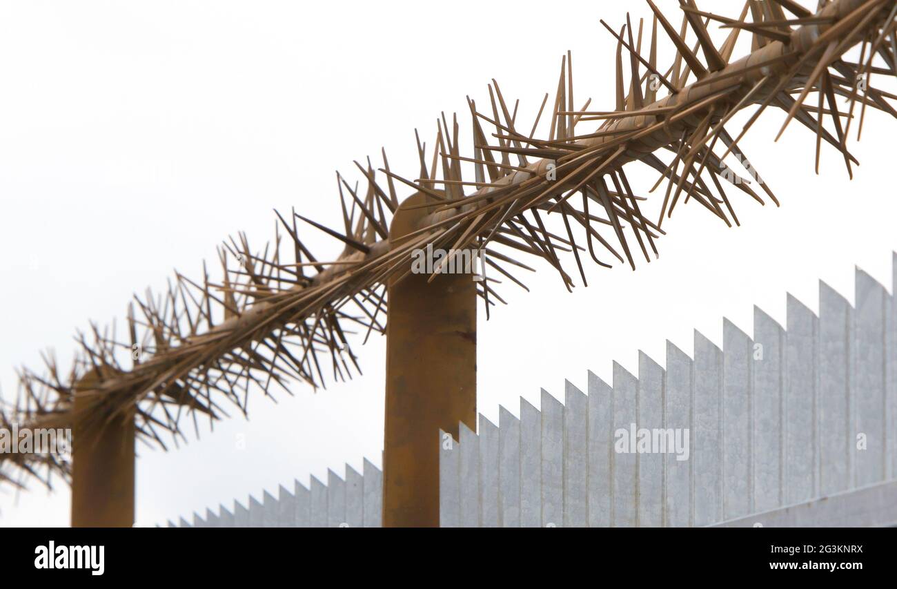 Spikey fence hi-res stock photography and images - Alamy