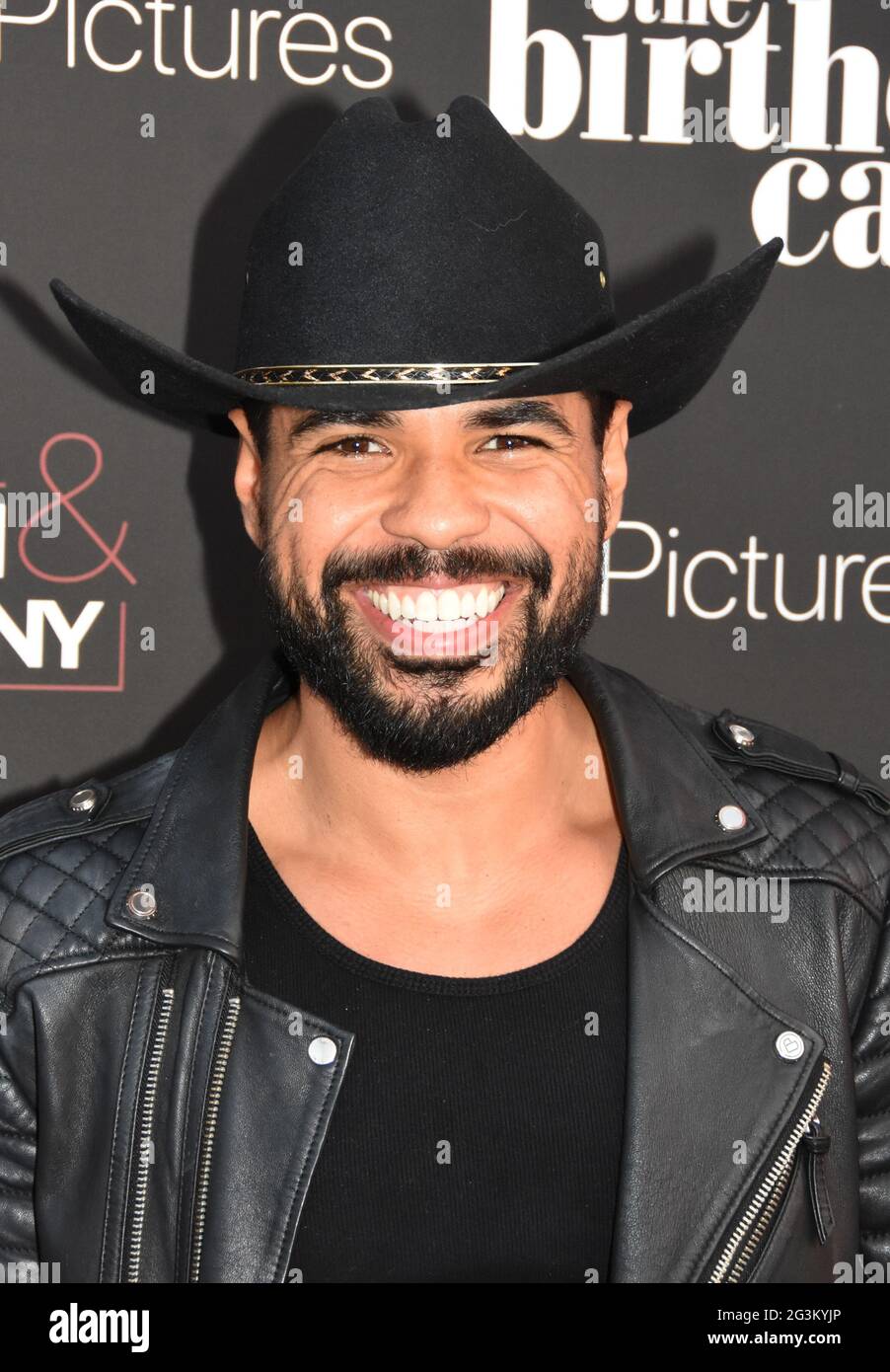 Steven Spence [Profiles] • Instagram, Twitter, TikTok Foller