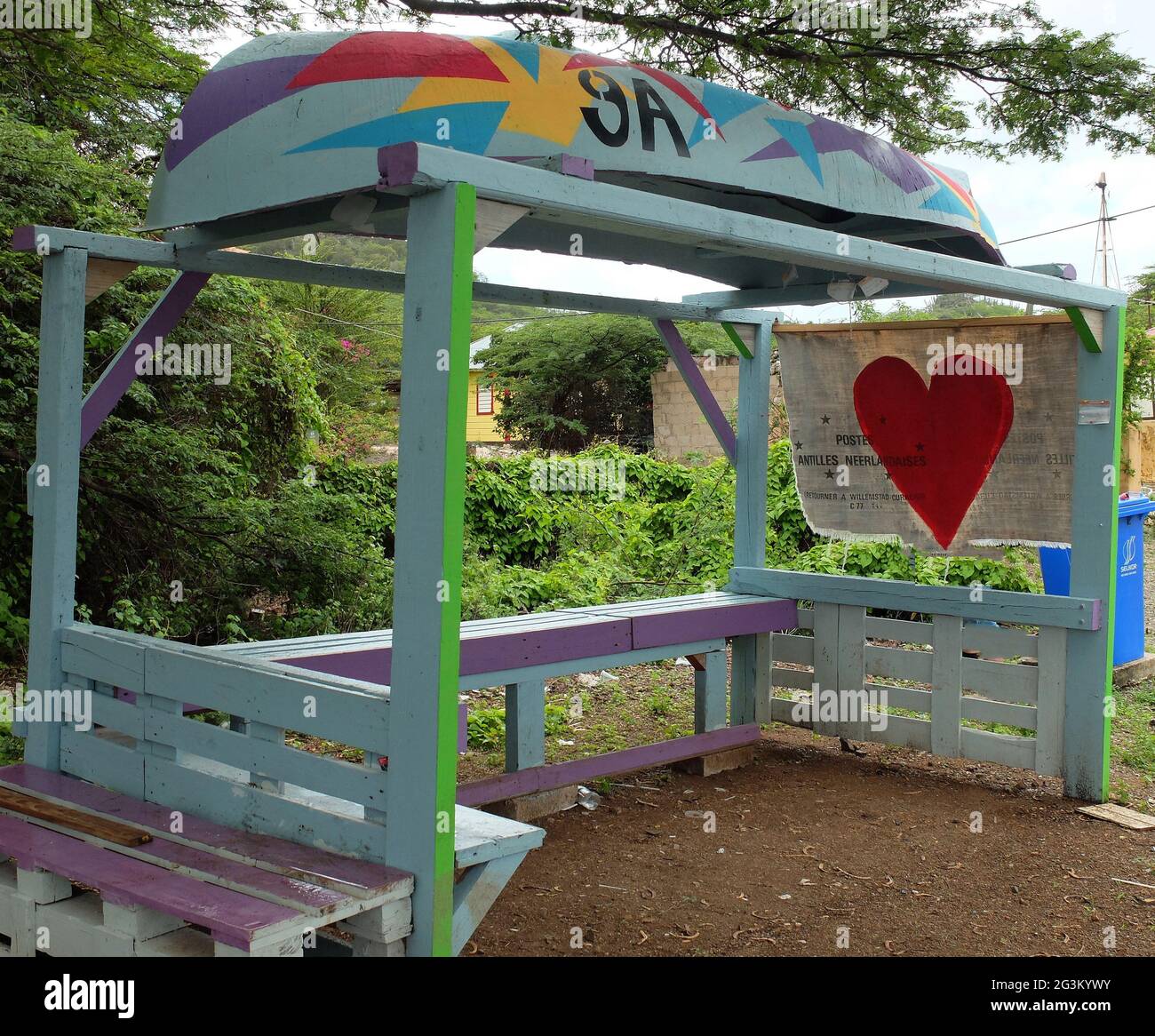 Wooden bus shelter hi-res stock photography and images - Alamy