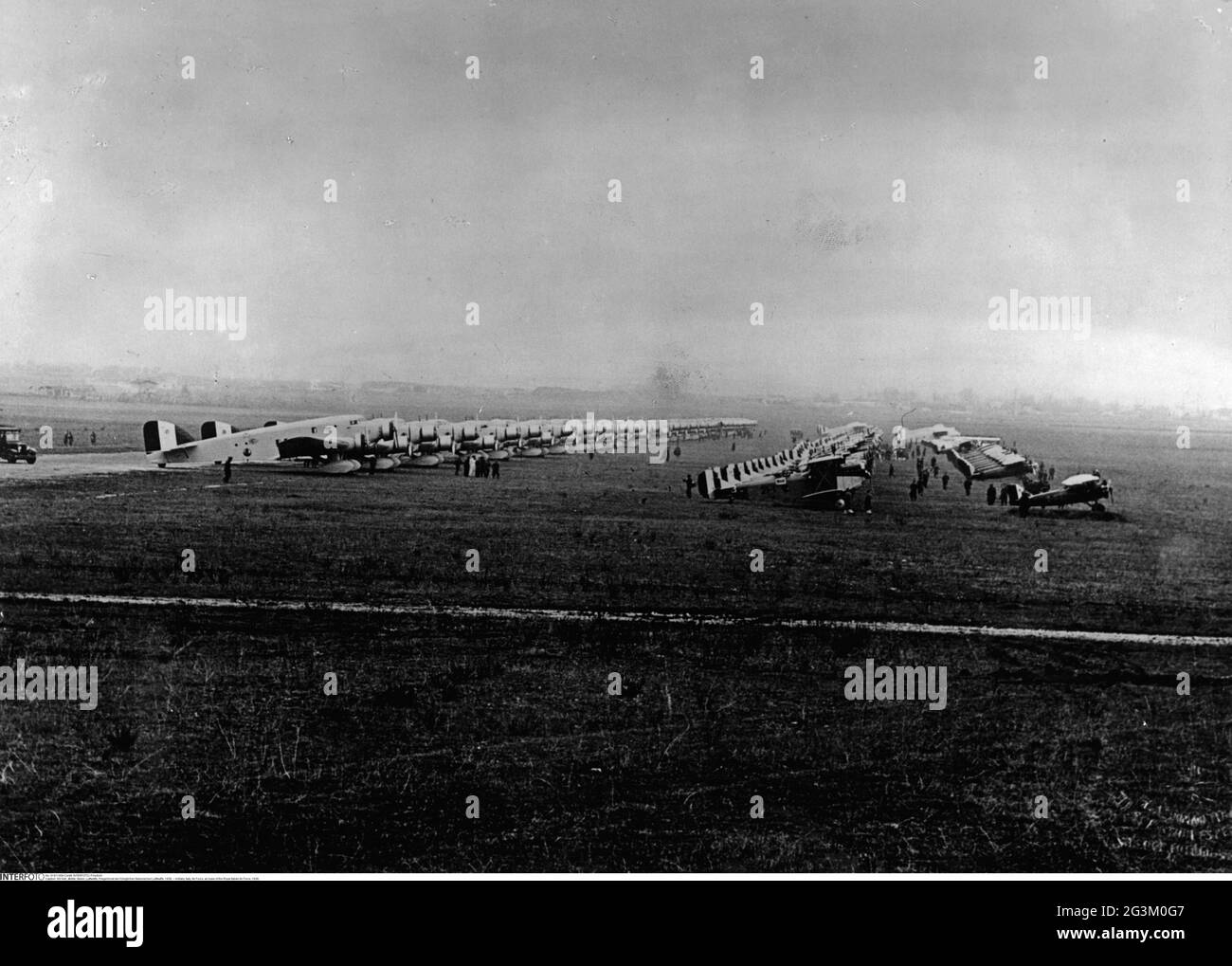 military, Italy, Air Force, air base of the Royal Italian Air Force, 1938, ADDITIONAL-RIGHTS-CLEARANCE-INFO-NOT-AVAILABLE Stock Photo