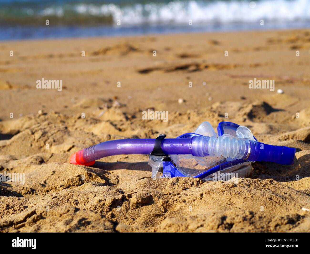 diving mask and snorkel on a sand beach Stock Photo - Alamy