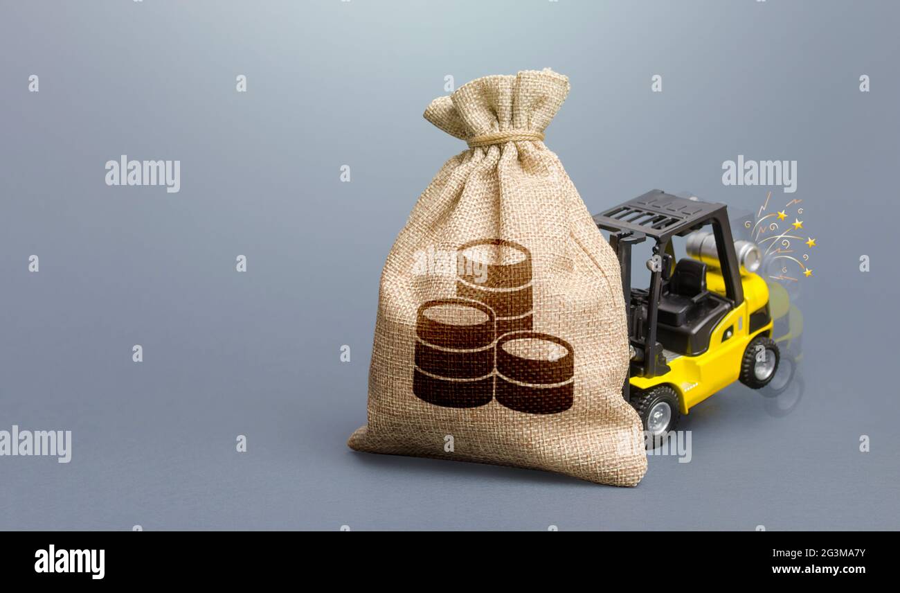 Forklift unable to lift a money bag. Business risk management. High debt load. Inability to pay debts. Debt restructuring. Oversupply financing, overf Stock Photo