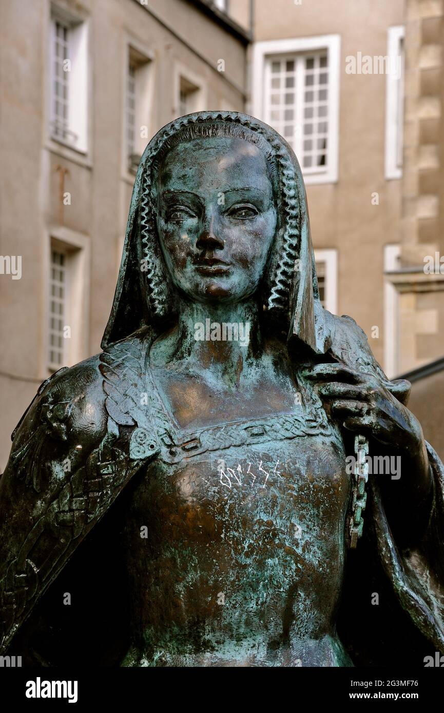 statue-anne-of-brittany-hi-res-stock-photography-and-images-alamy