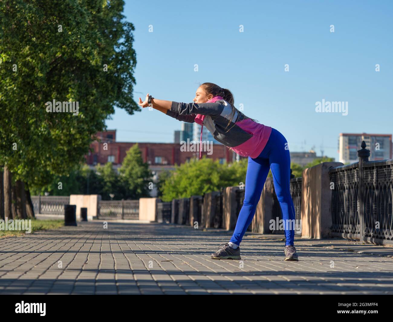 Shoulder stretches hi-res stock photography and images - Alamy