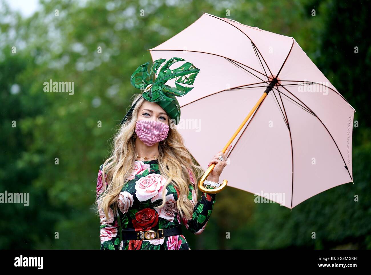 Lesya Warren wears a face covering as she arrives ahead of day three of Royal Ascot at Ascot Racecourse. Picture date: Thursday June 17, 2021. Stock Photo