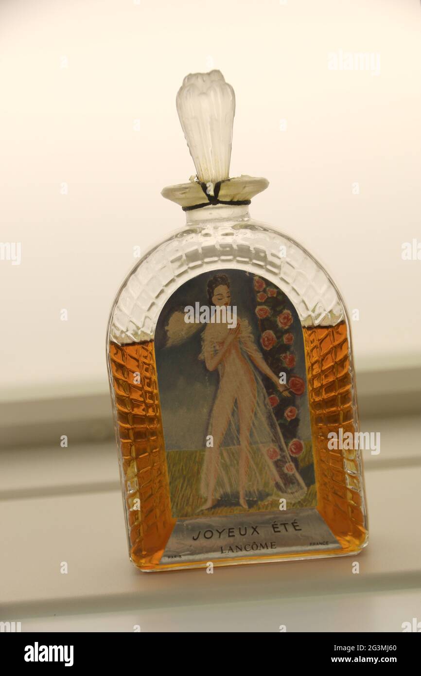 Miss dior perfume bottle hi-res stock photography and images - Alamy