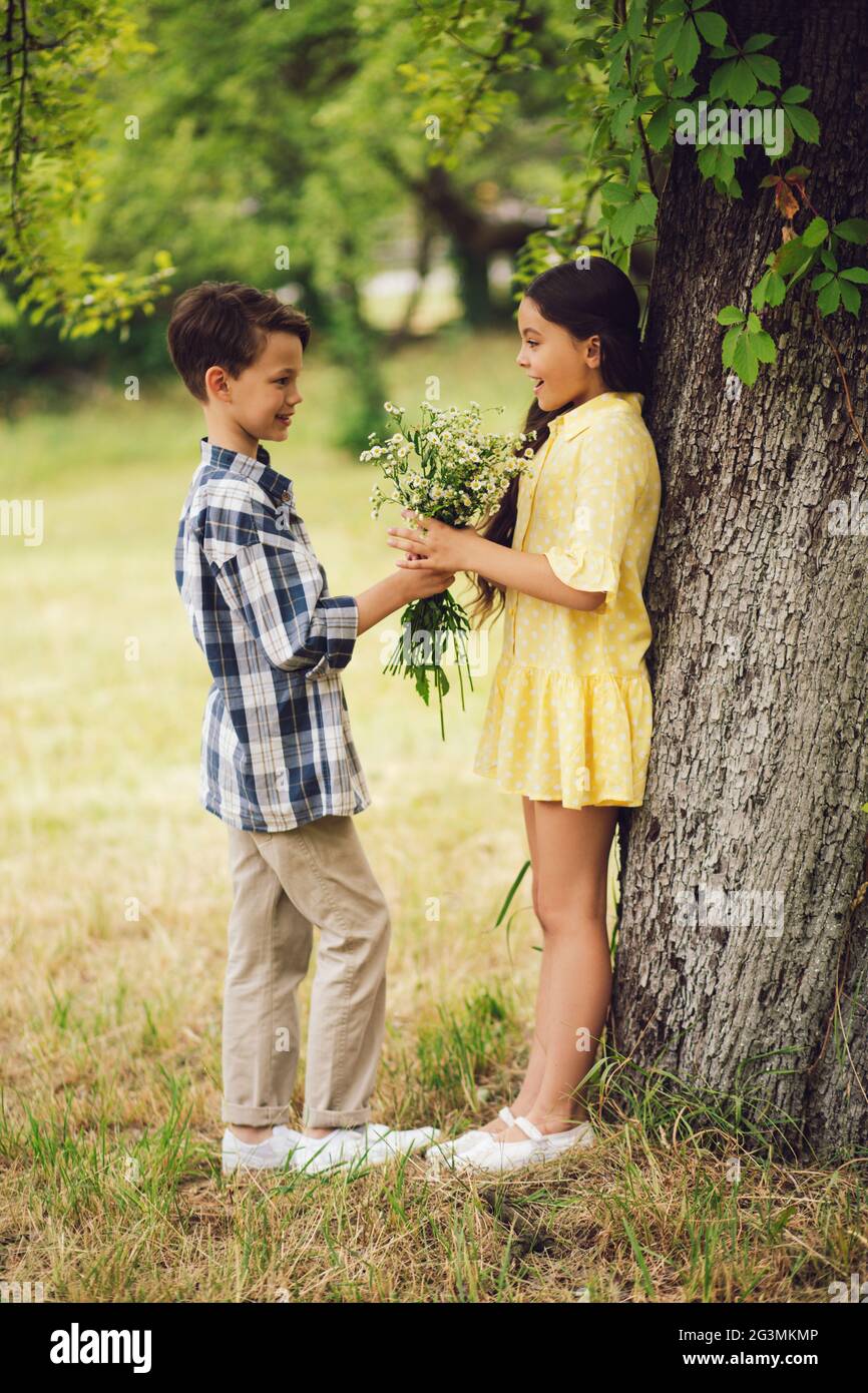 Boy giving girl flower hi-res stock photography and images - Page 2 - Alamy