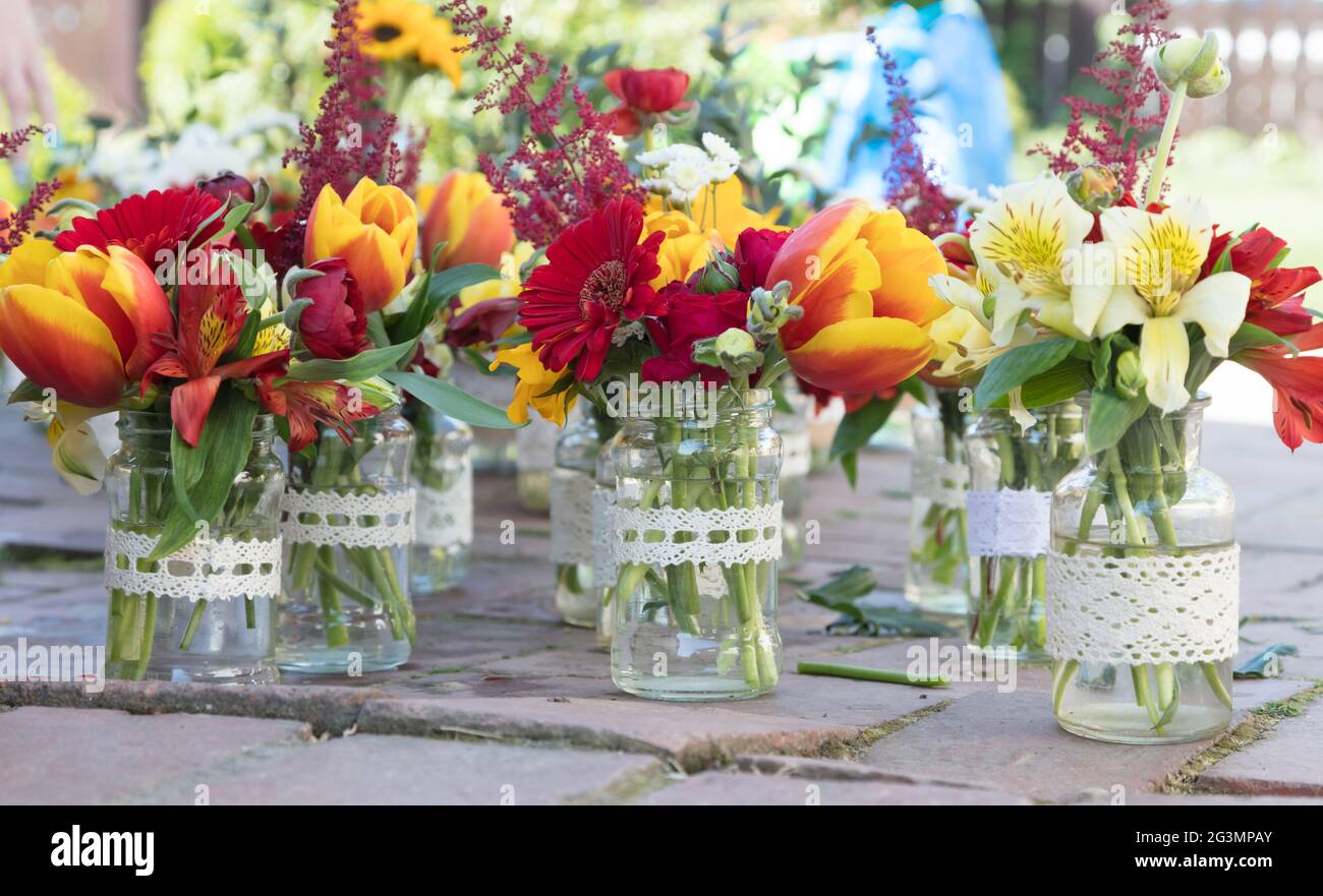 Making small flower bouquets for a wedding Stock Photo Alamy