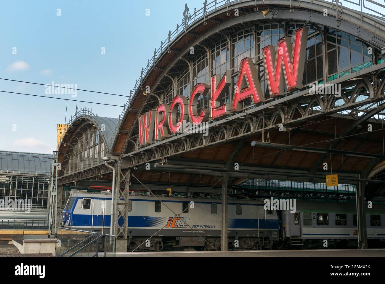 '21.10.2018, Wroclaw, Lower Silesia, Poland - PKP Intercity leaves the Wroclaw Glowny station. 00A181021D040CAROEX.JPG [MODEL RELEASE: NOT APPLICABLE, Stock Photo