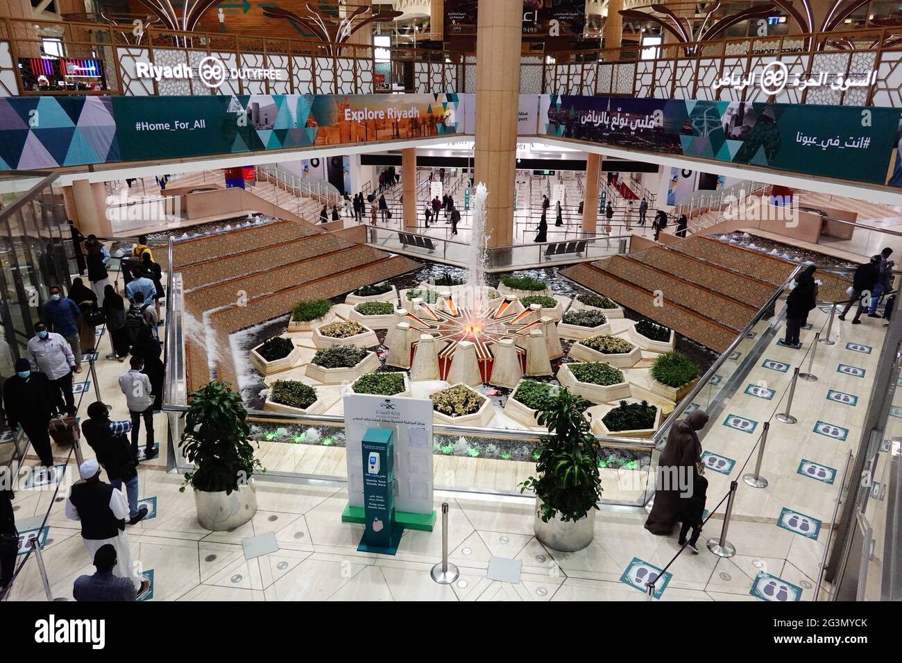 "21.02.2021, Riad, Riyadh, Saudi Arabia People in the terminal of
