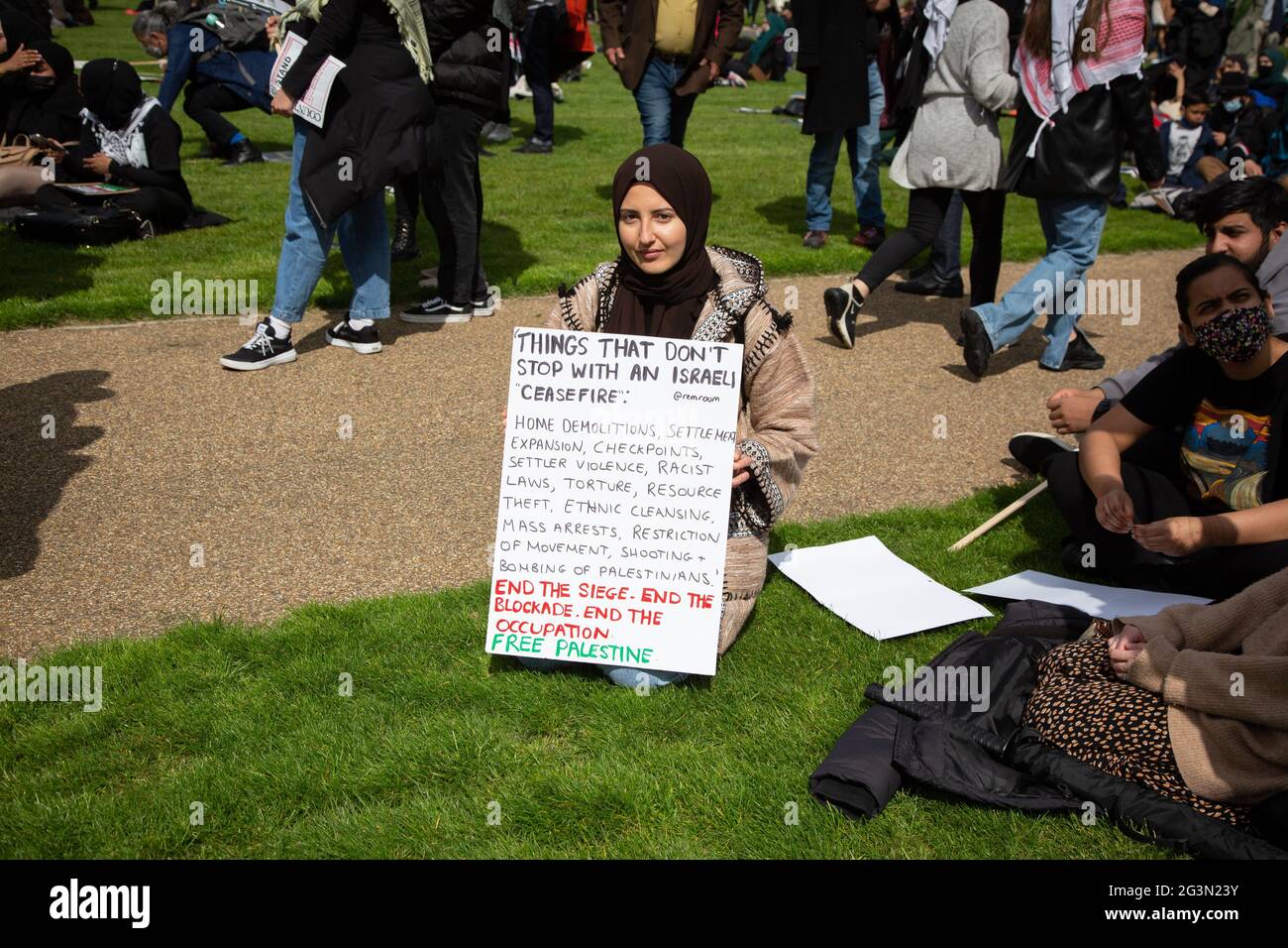 A woman holding a sign at the Free Palestine Protest, London, 22.5.2021 Stock Photo