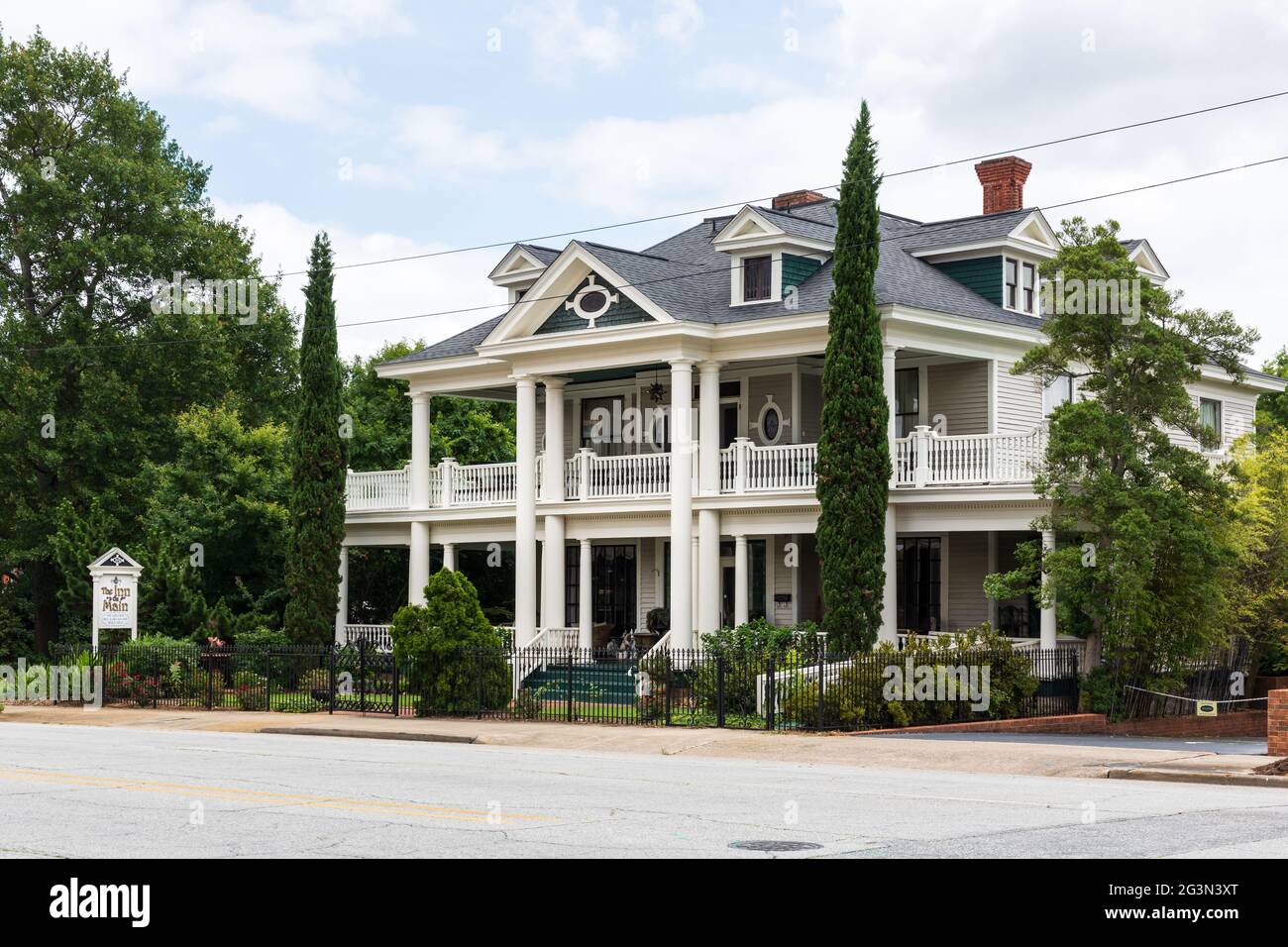 Neoclassical revival architecture hires stock photography and images