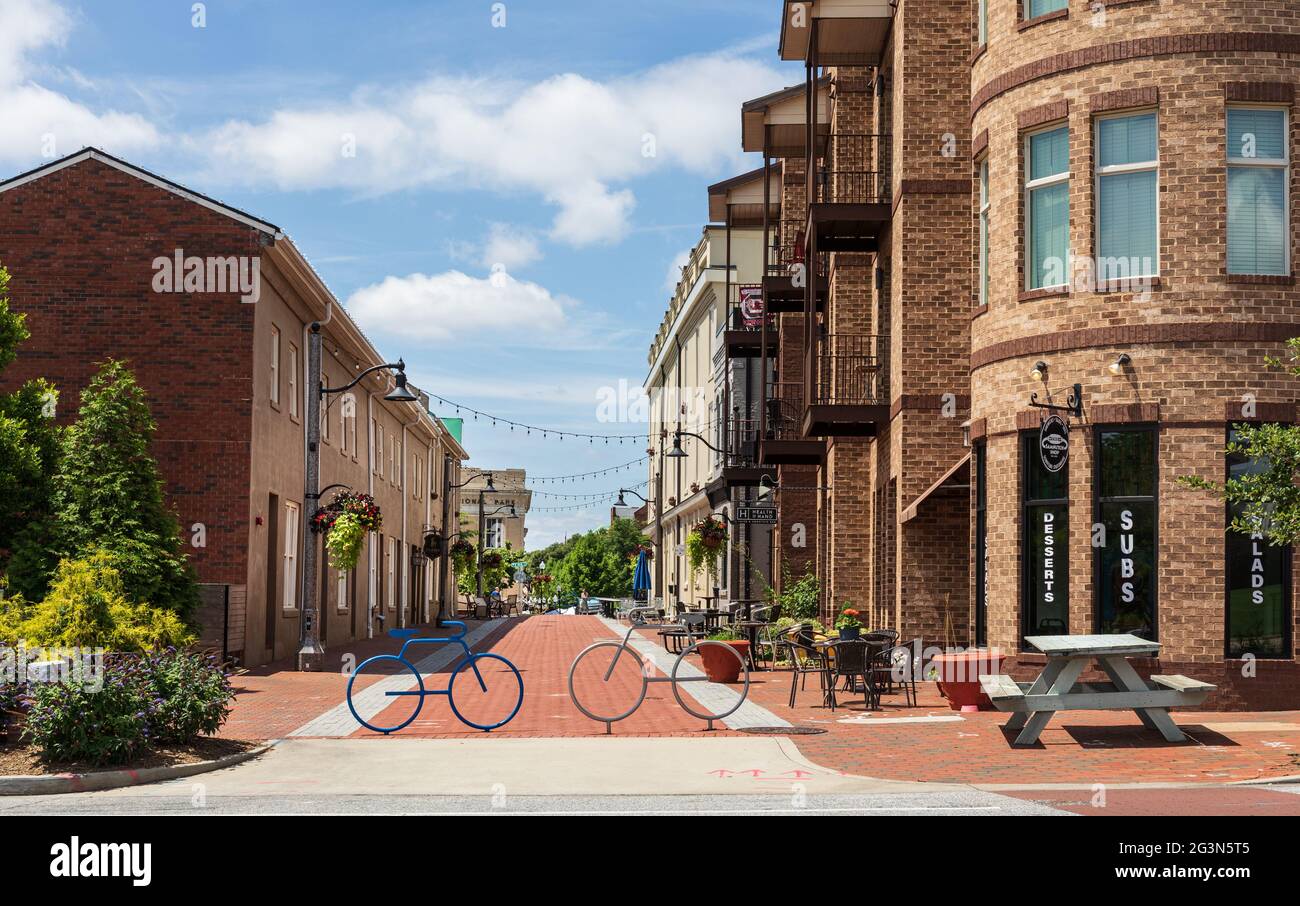 SPARTANBURG, SC, USA-13 JUNE 2021:  A vew down 'Wall Street', a foot-traffic only street and extension of Magnolia St., showing  The Sammitch Shop, He Stock Photo