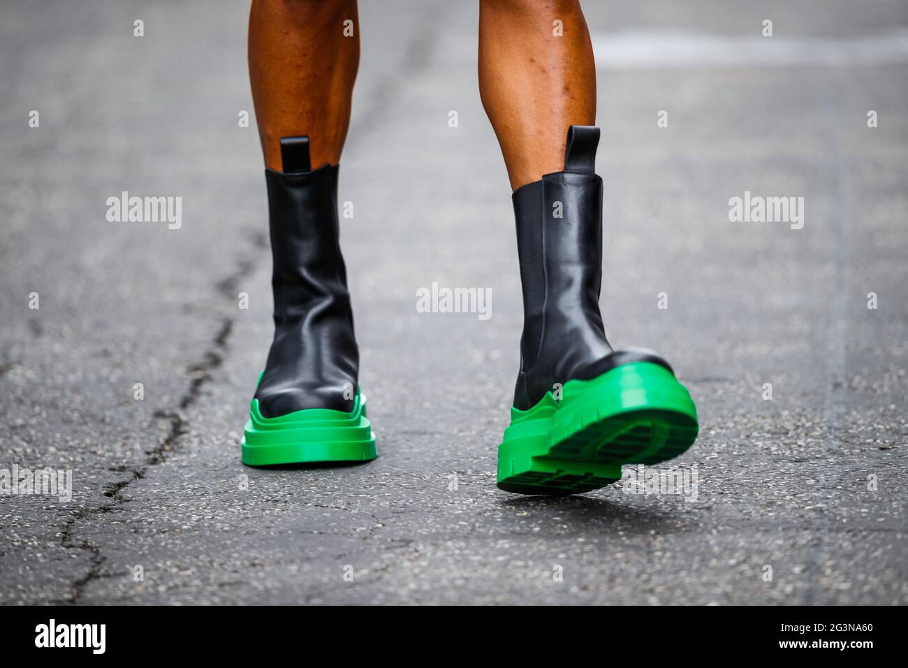 The shoes of HAMILTON Lewis (gbr), Mercedes AMG F1 GP W12 E Performance,  during the Formula 1 Emirates Grand Prix de France 2021, 7th round of the  2021 FIA Formula One World