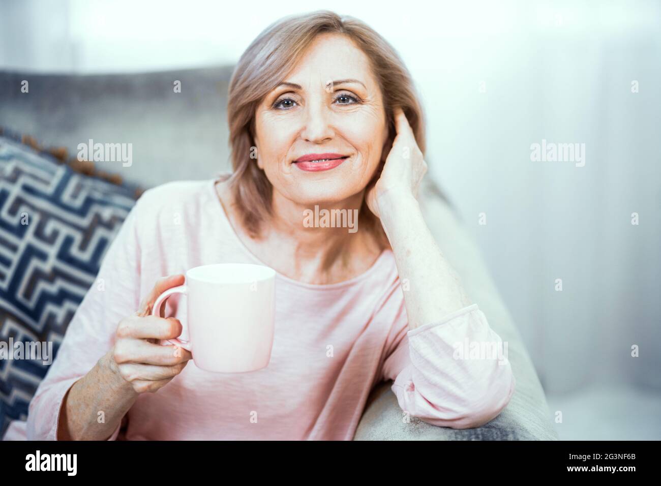 Mature woman 50 60 years old hi-res stock photography and images - Alamy