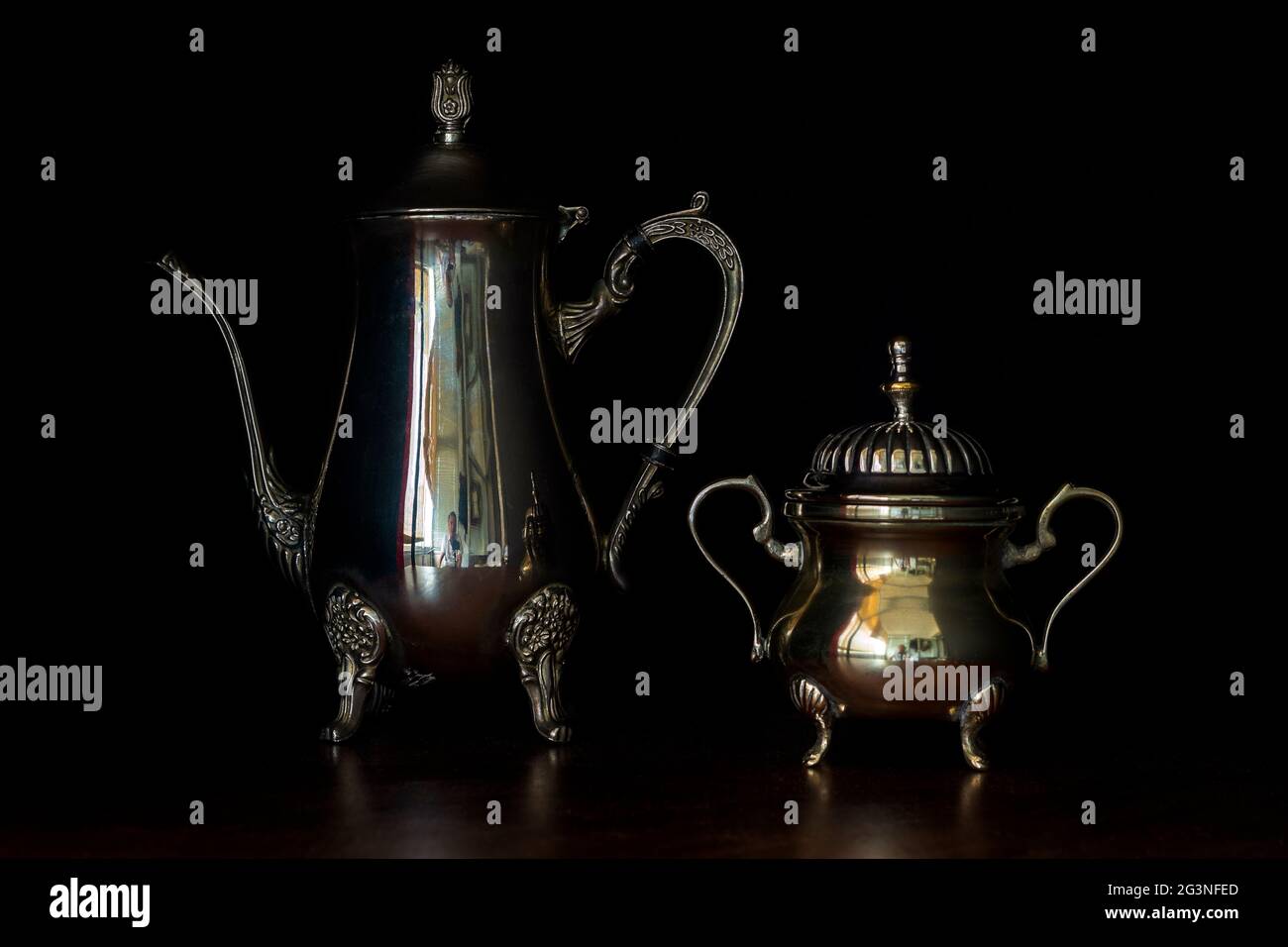 Antique sterling silver teapot hi-res stock photography and images - Alamy