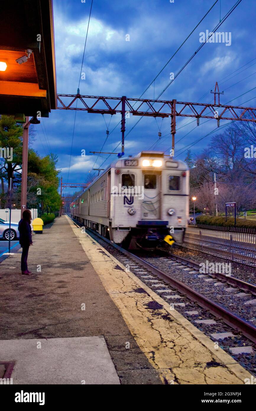 NJ Transit train arriving at the Short Hills, New Jersey, USA.  Train traveling east bound to Hoboken or Penn Station in New York City Stock Photo