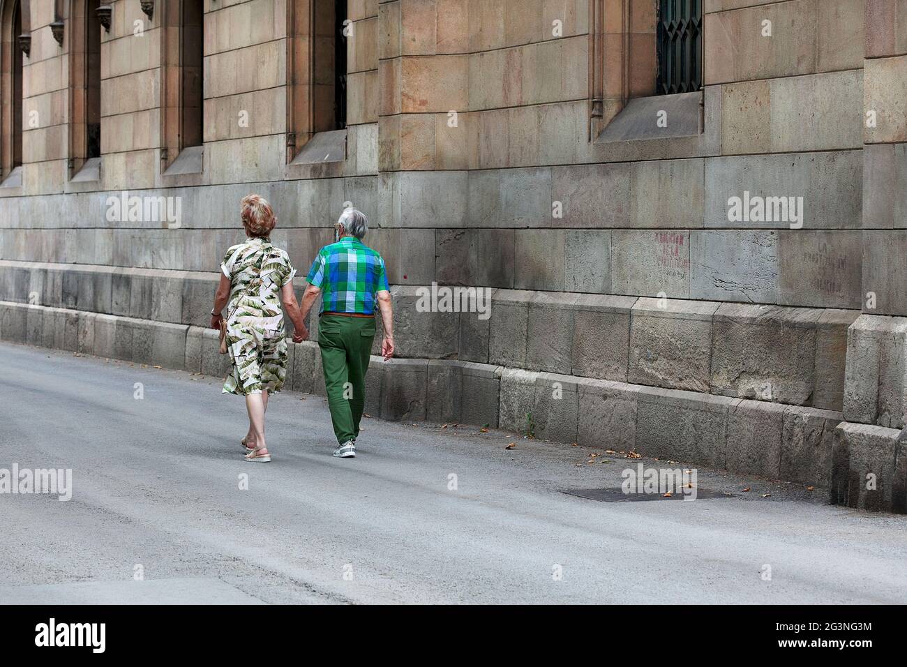 Old couple walking hand in hand hi-res stock photography and images - Alamy