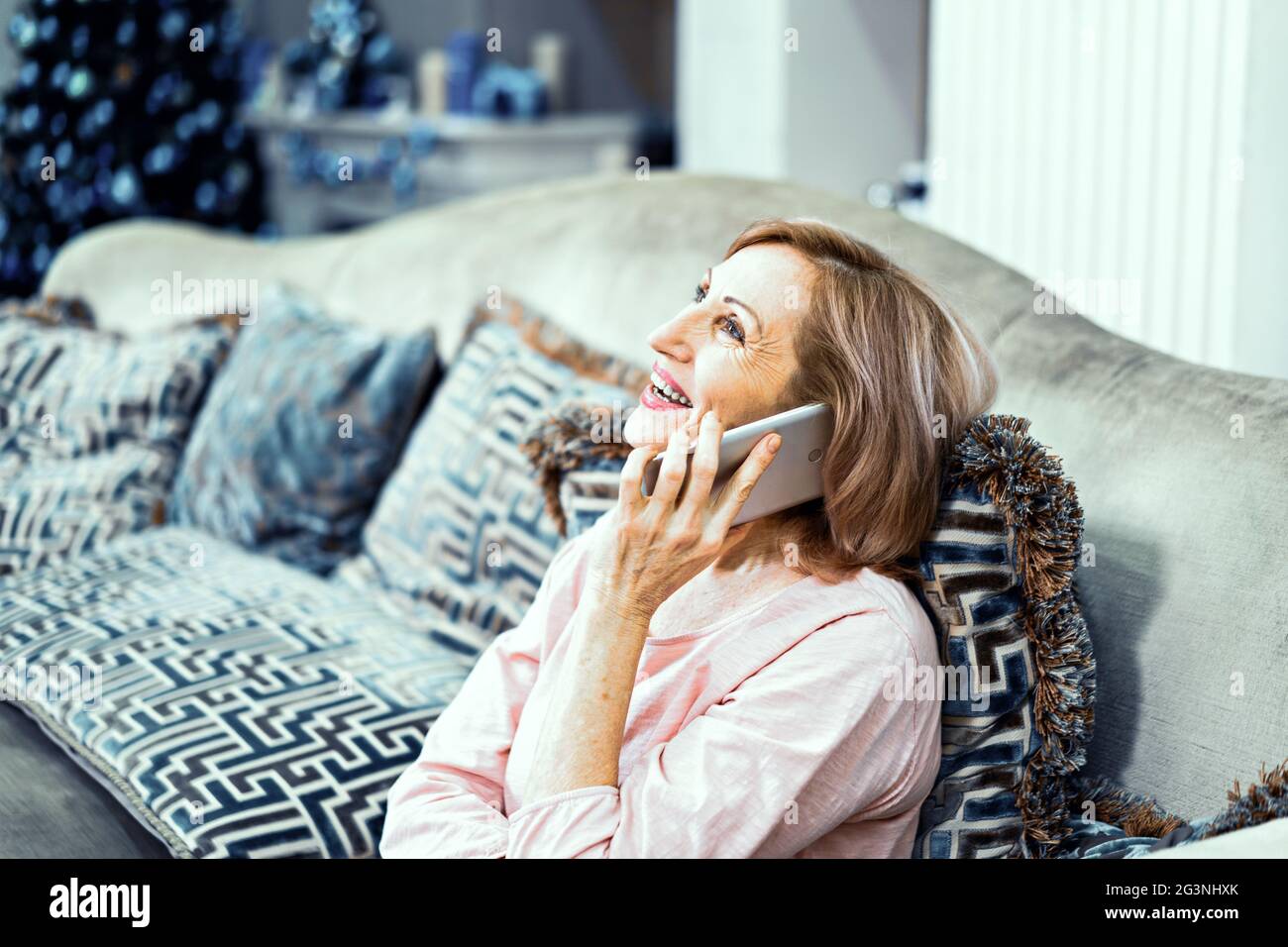 Beautiful mature woman taking hi-res stock photography and images - Alamy