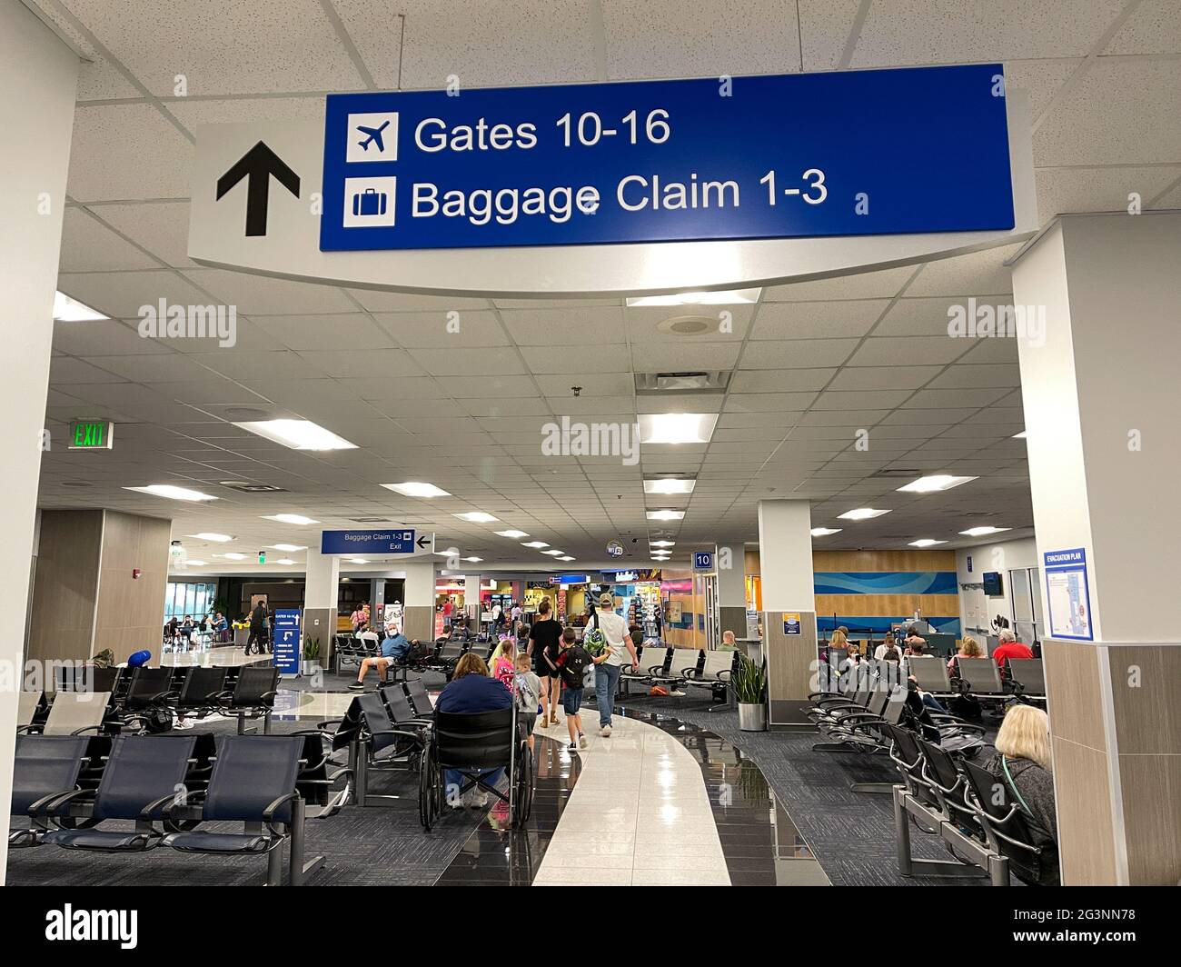 Delta baggage claim hi-res stock photography and images - Alamy