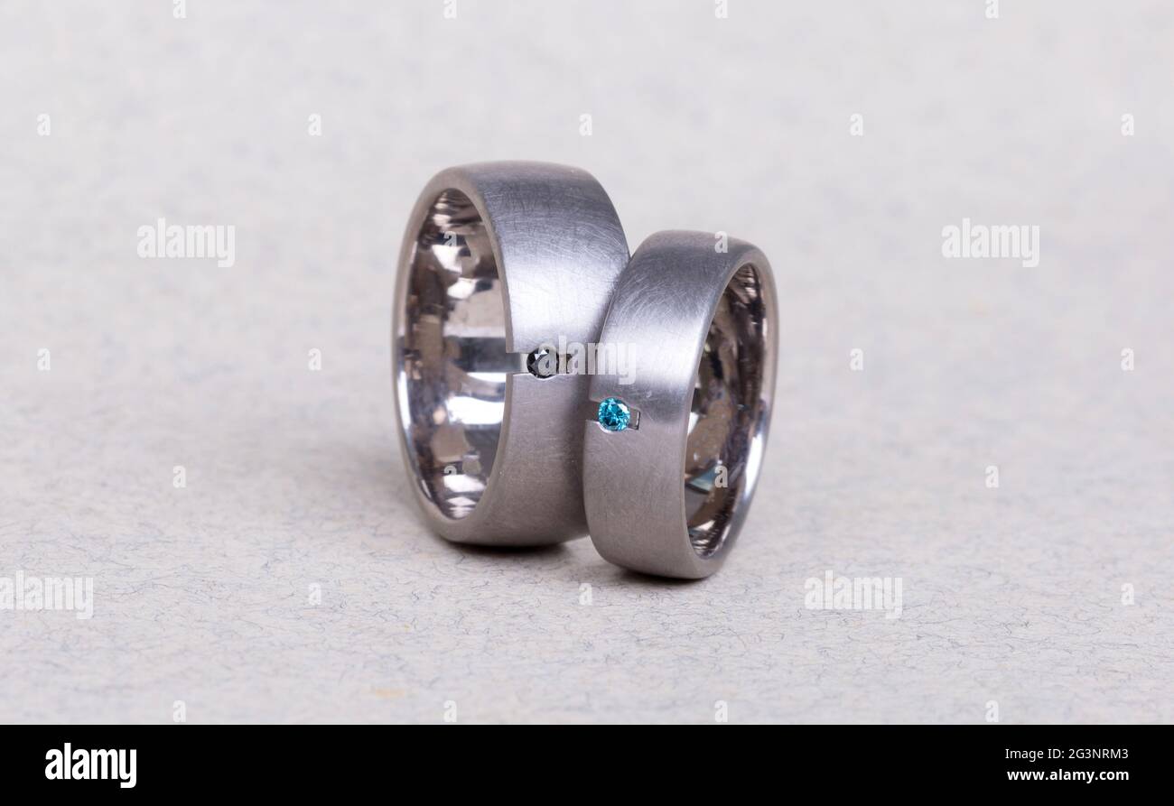 Palden Rings Pair of paladium wedding rings isolated Stock Photo - Alamy
