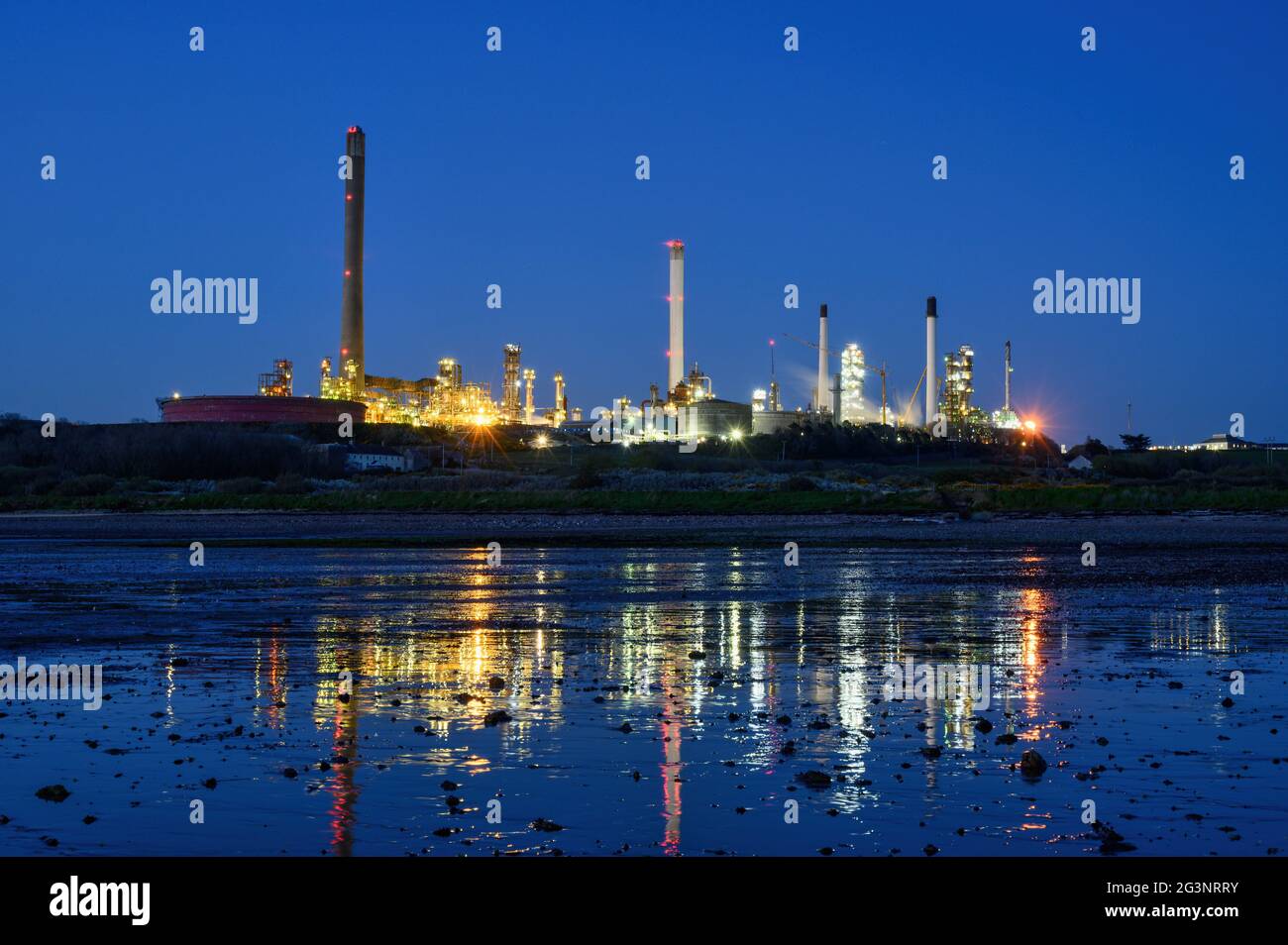 A night view of the Rhoscrowther oil refinery at Milford Haven - April 2021 Stock Photo
