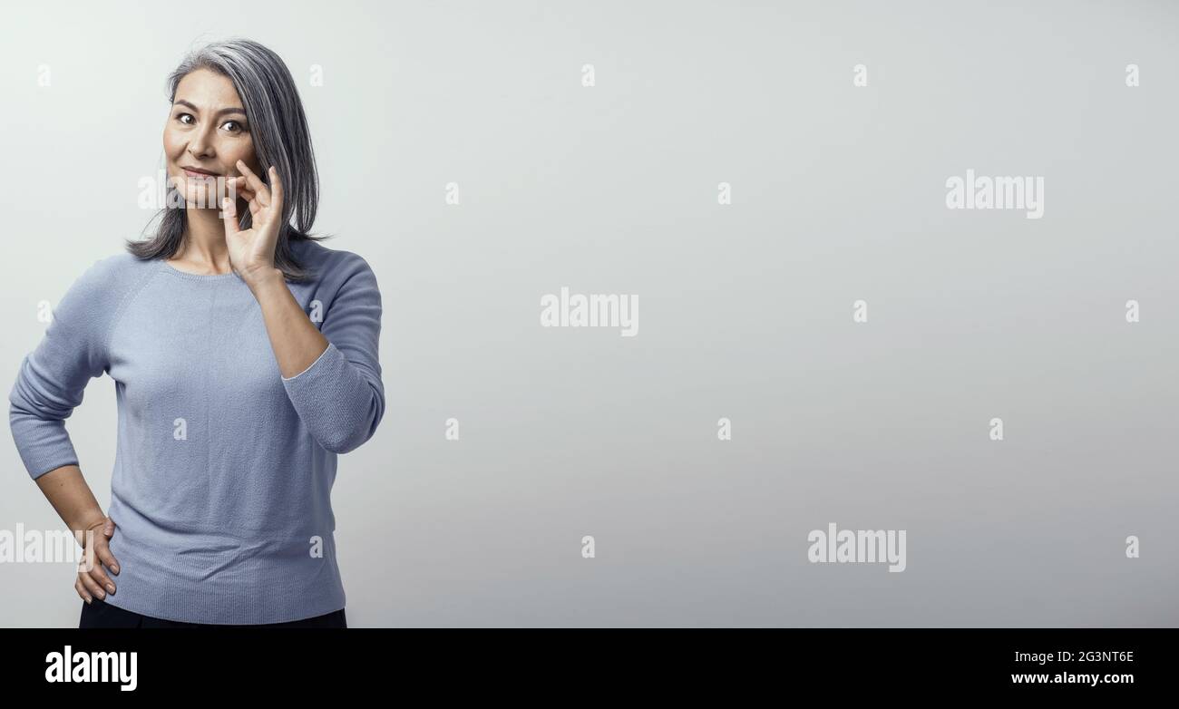 Elderly woman grey hair hi-res stock photography and images - Alamy