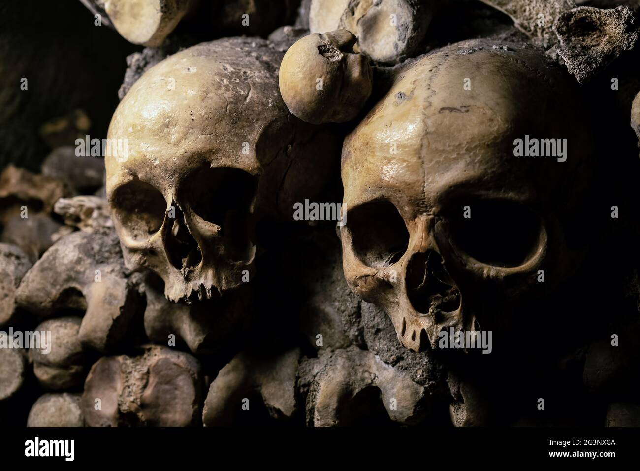 Skulls and bones wall in the Catacombs of Paris, France Stock Photo