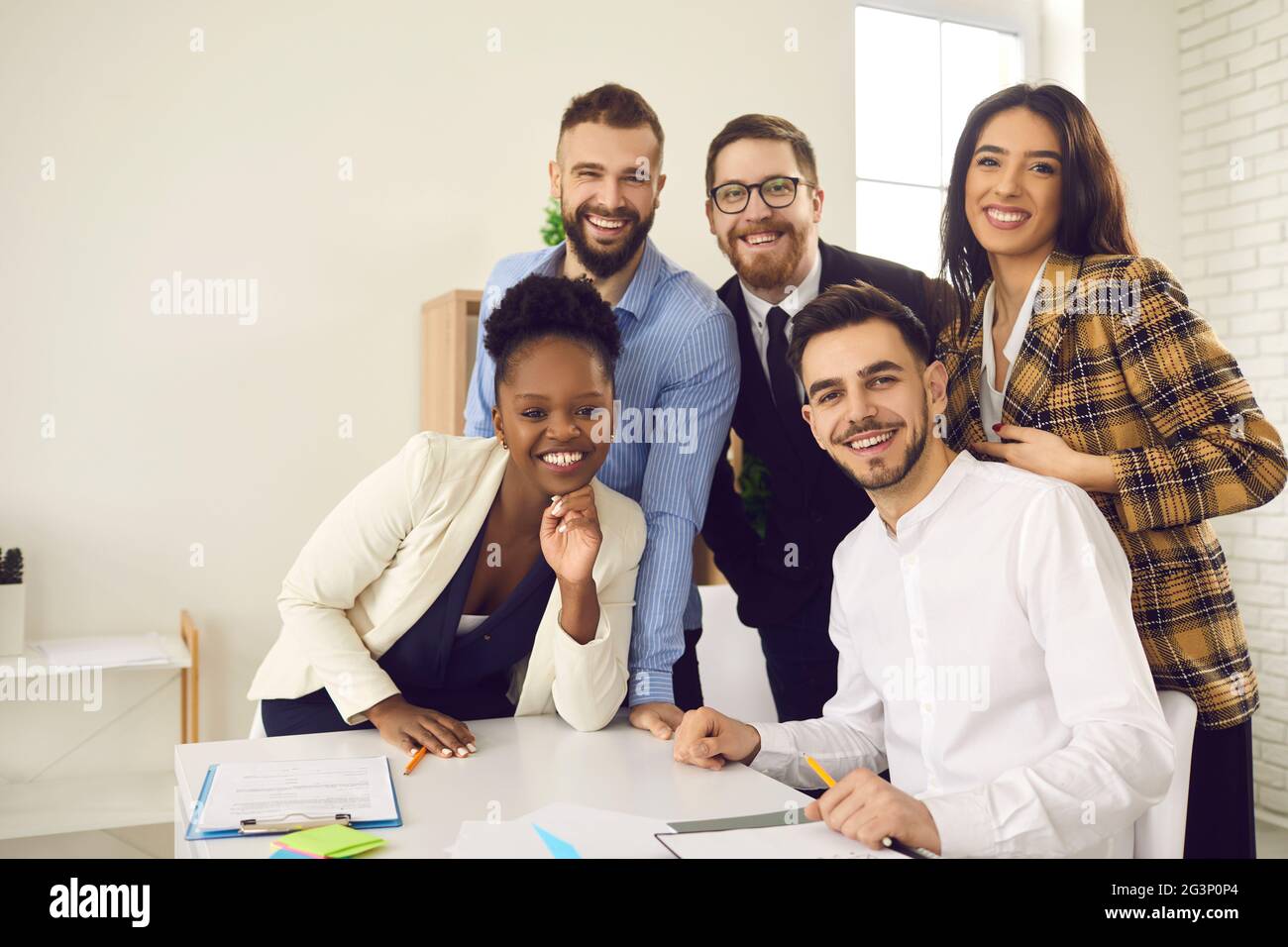 Team meeting office space hi-res stock photography and images - Alamy
