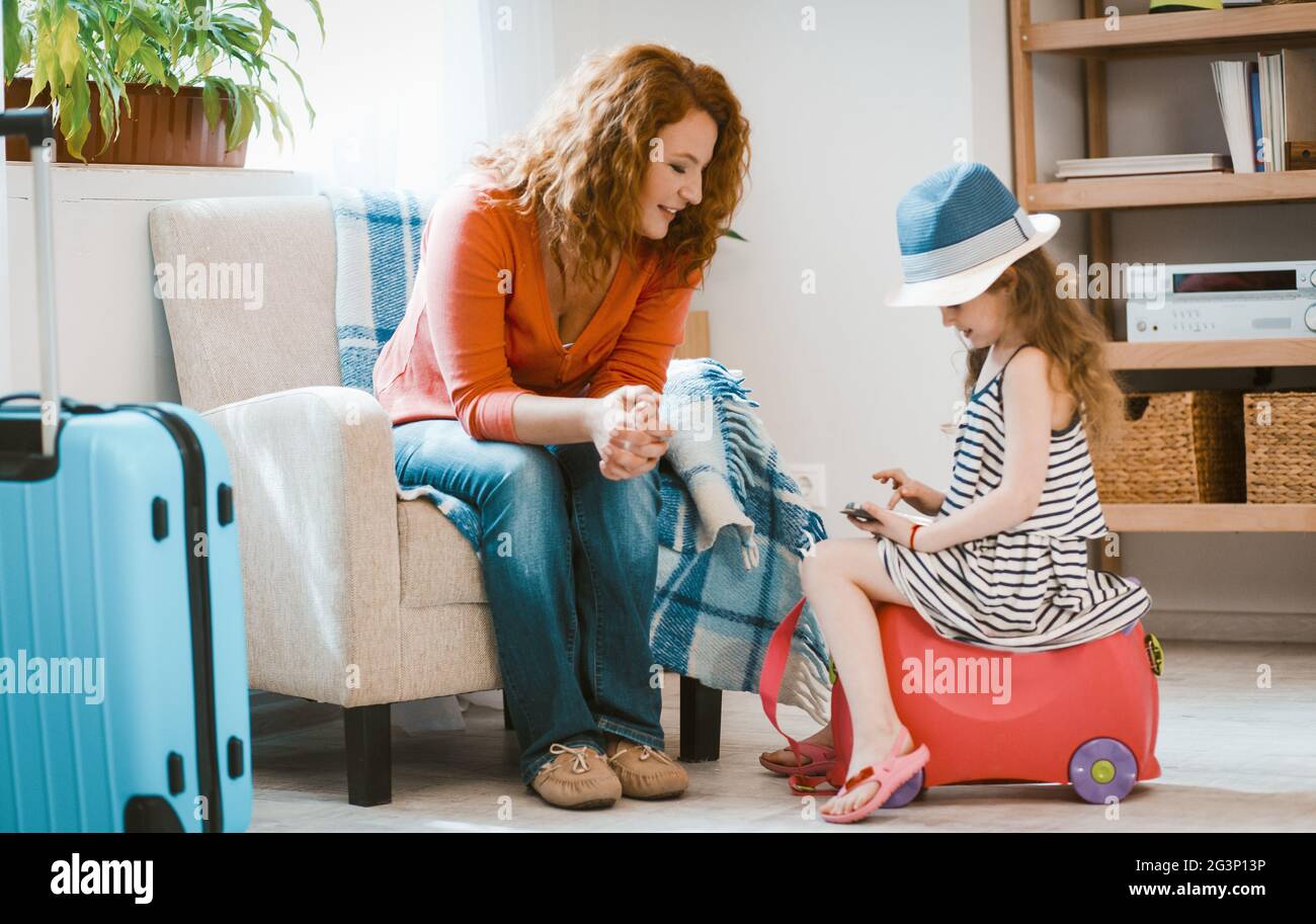 Mother daughter going home hi-res stock photography and images - Alamy