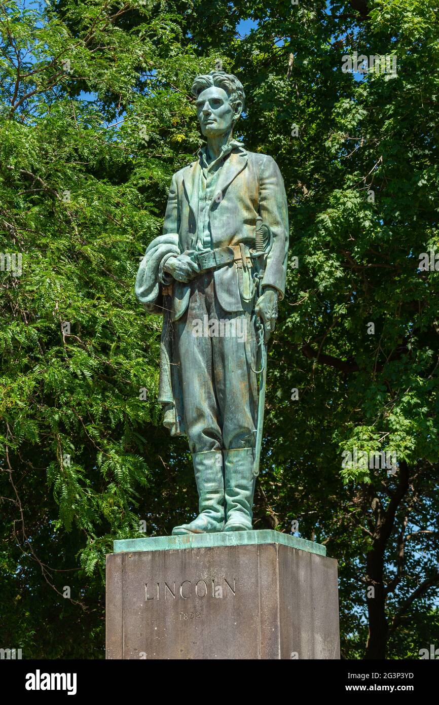 Dixon, Illinois - United States - June 15th, 2021: The Lincoln Monument ...