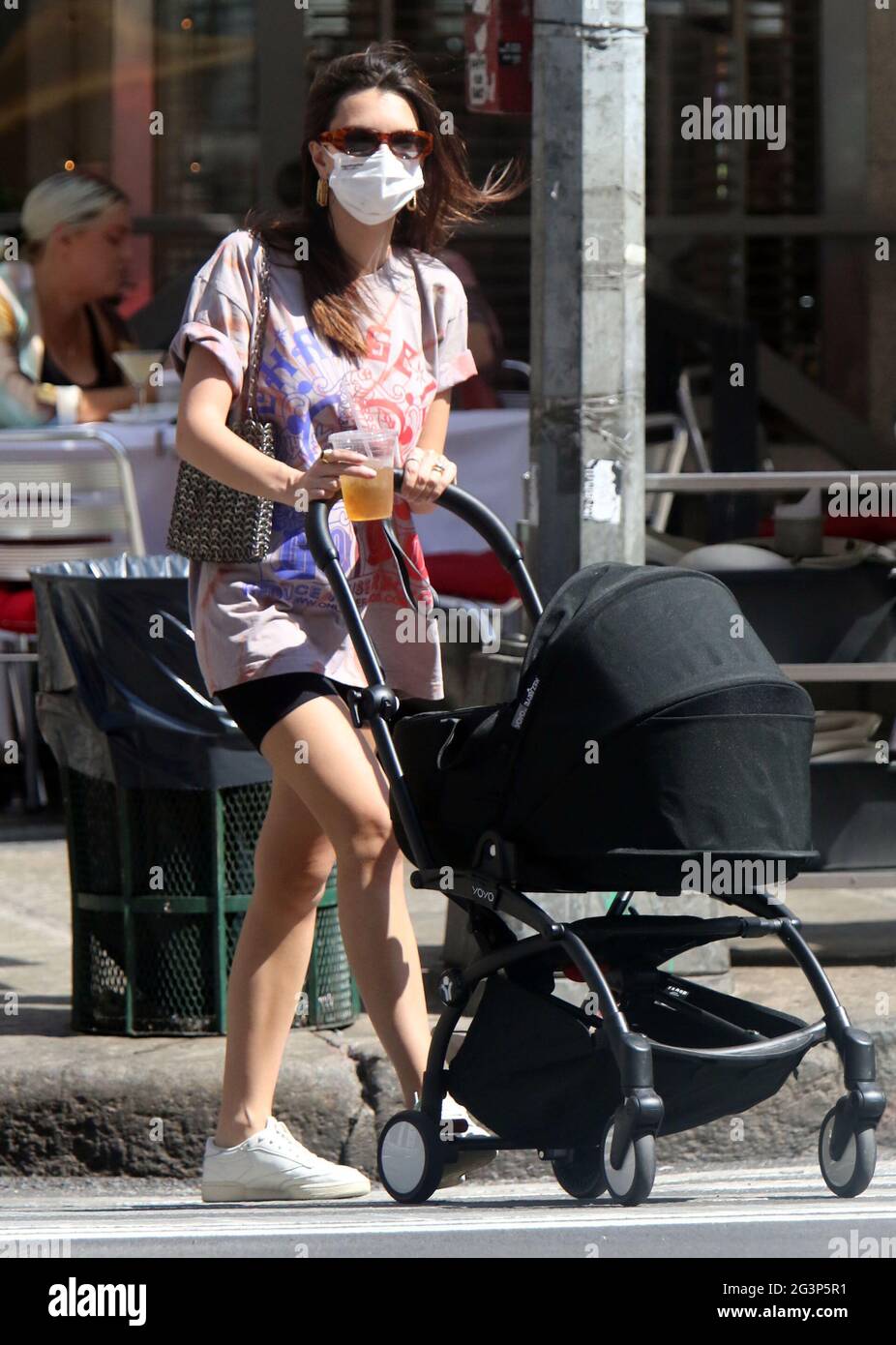 New York - NY - 20210519 - Emily Ratajkowski out with Son Sylvester