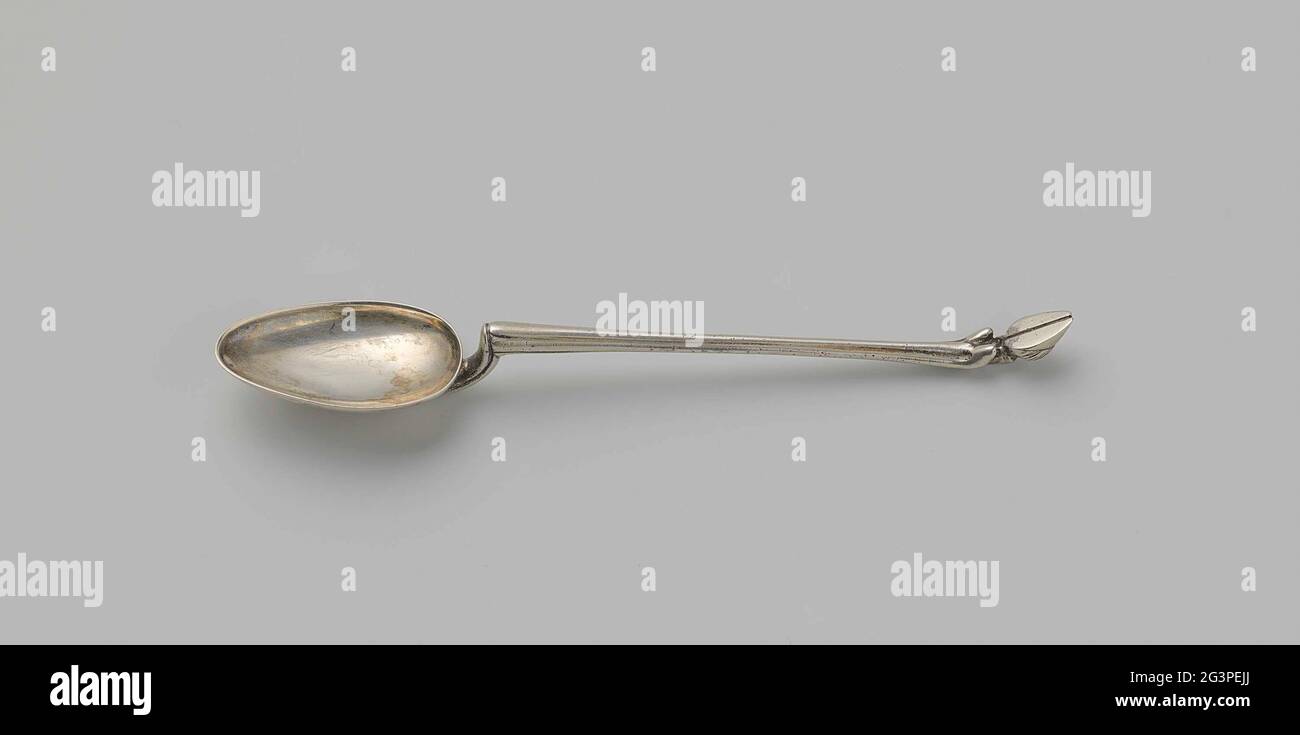 fluted spoon