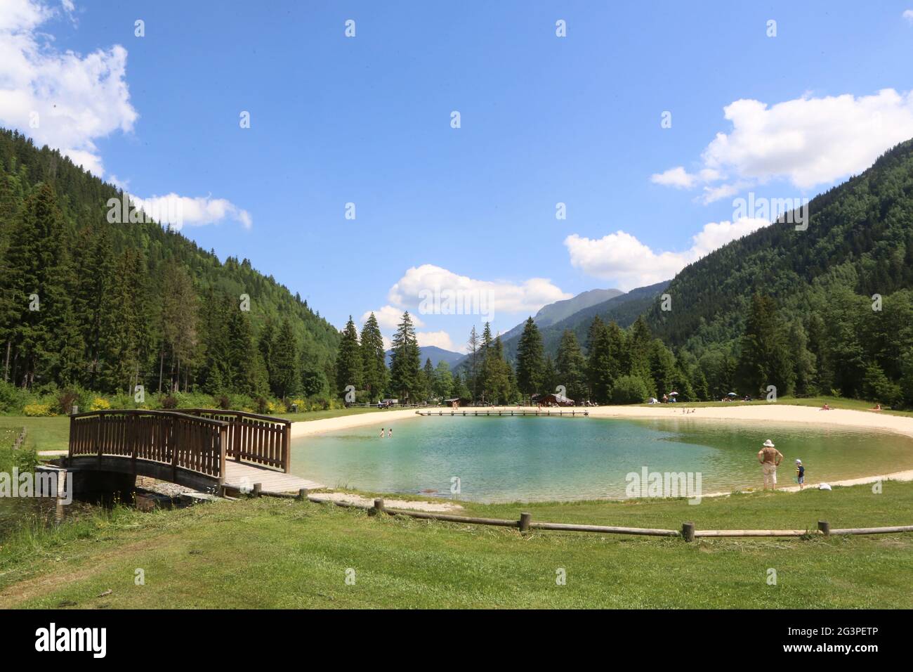 Le lac de baignade du Pontet. Base de loisirs. Les Contamines-Montjoie.  Haute-Savoie. Auvergne-Rhône-Alpes. France Stock Photo - Alamy
