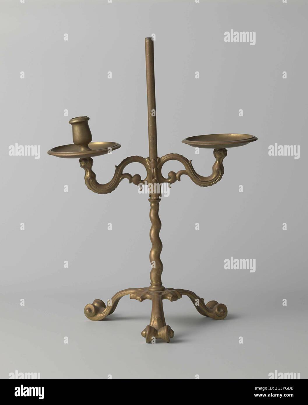 Kandodelab in lobe style with three candle holders. The candlestick now