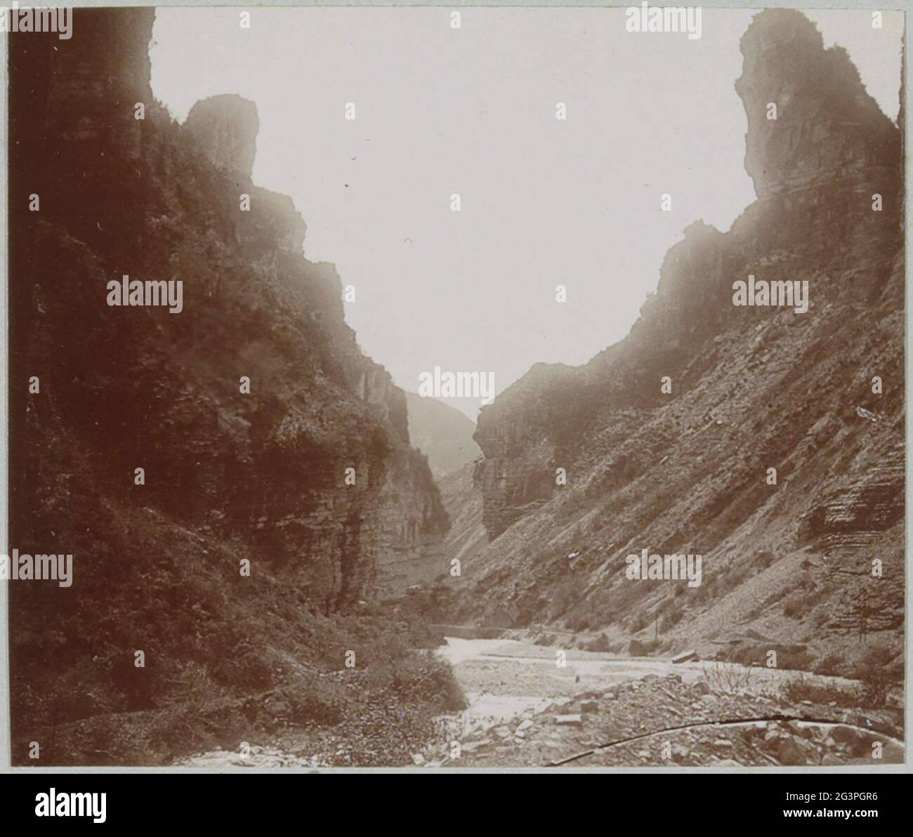 Gorge in the Gorges du Cians in the Alpes-Maritimes. Part of photo album from a French amateur photographer with recordings of trips in France, Spain, Belgium, Luxembourg and the Netherlands, the first automobiles and autoraces. Stock Photo