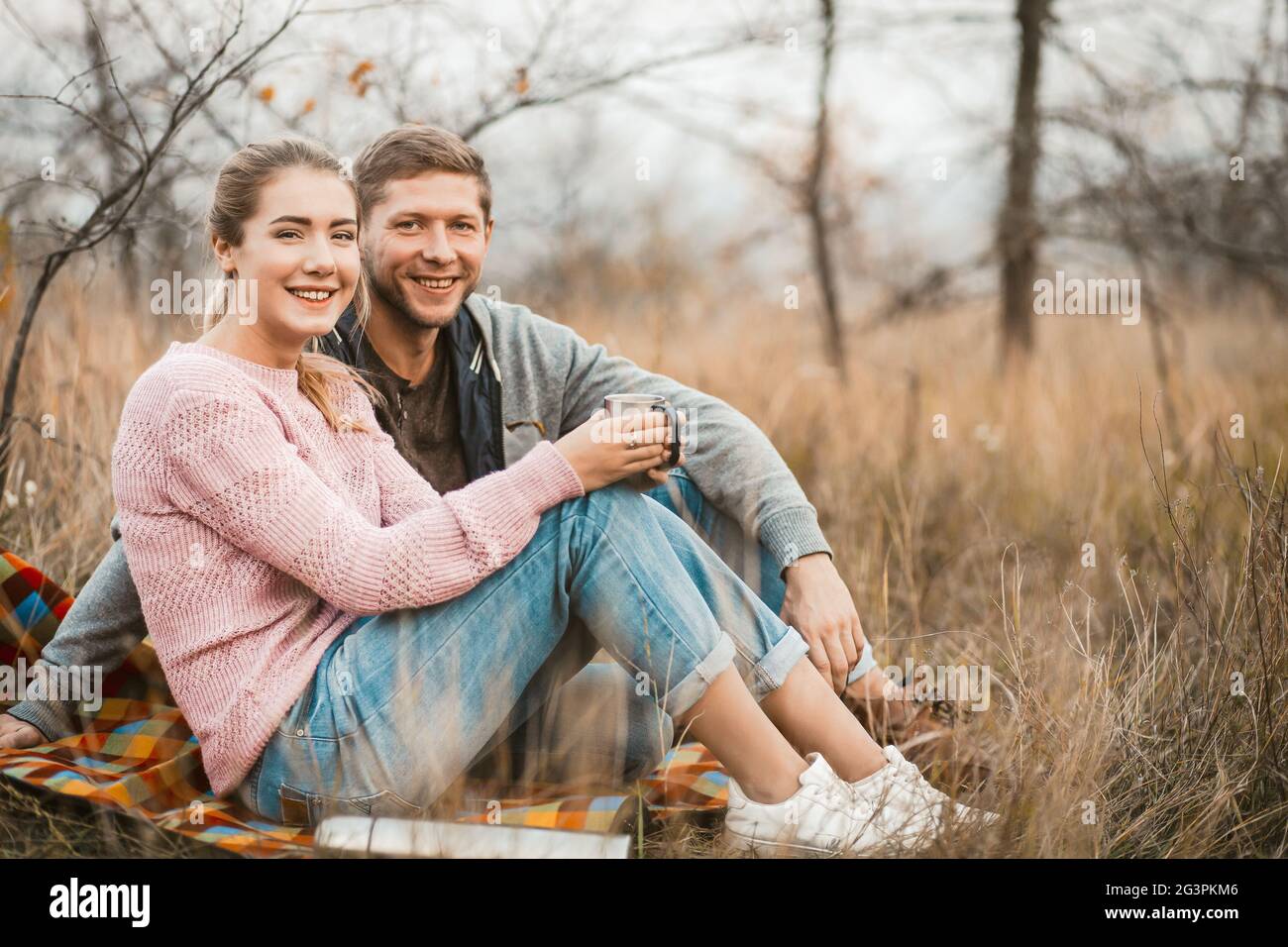 Two people sitting on picnic hi-res stock photography and images - Alamy