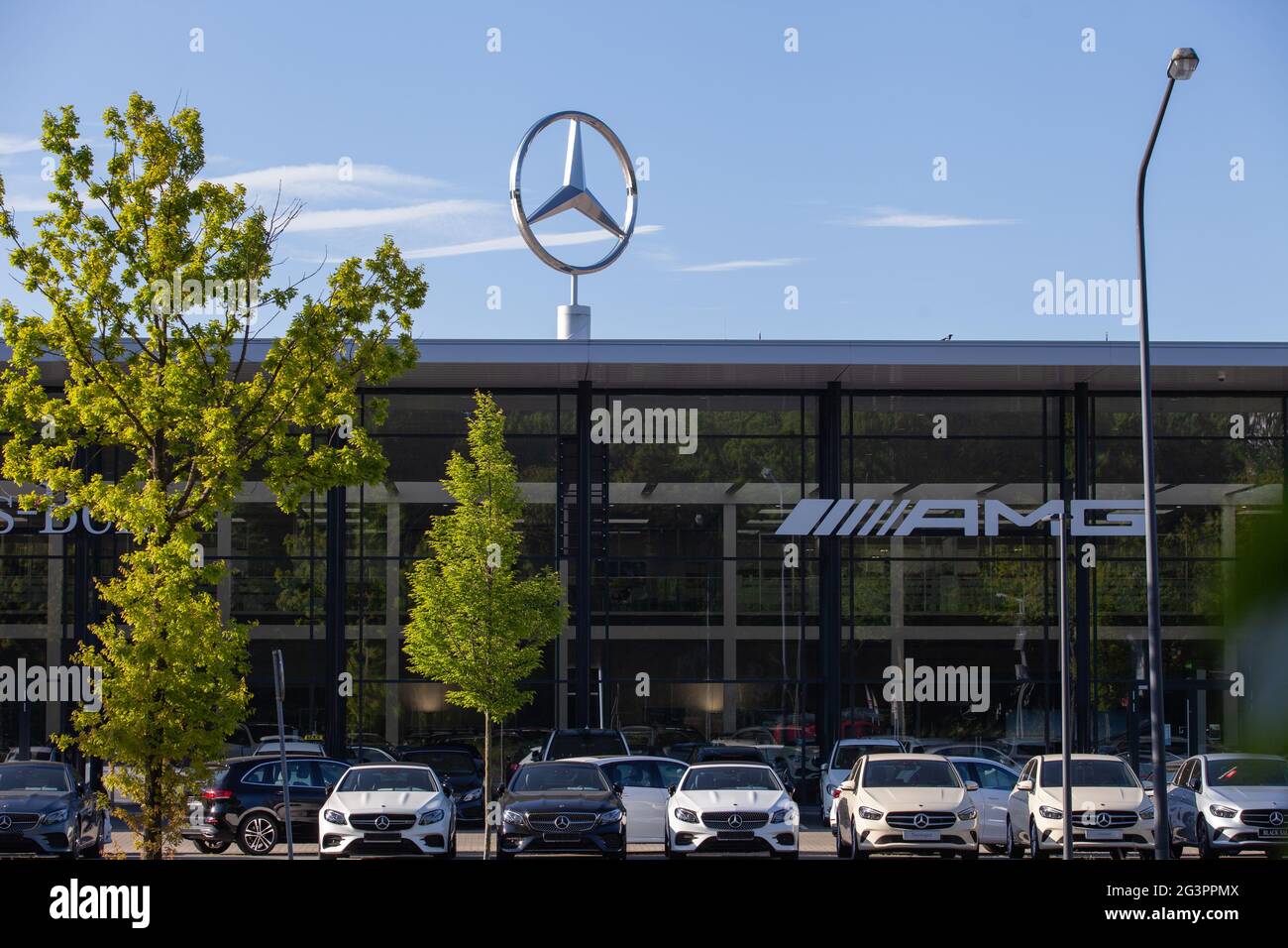 Mercedes benz service hi-res stock photography and images - Alamy