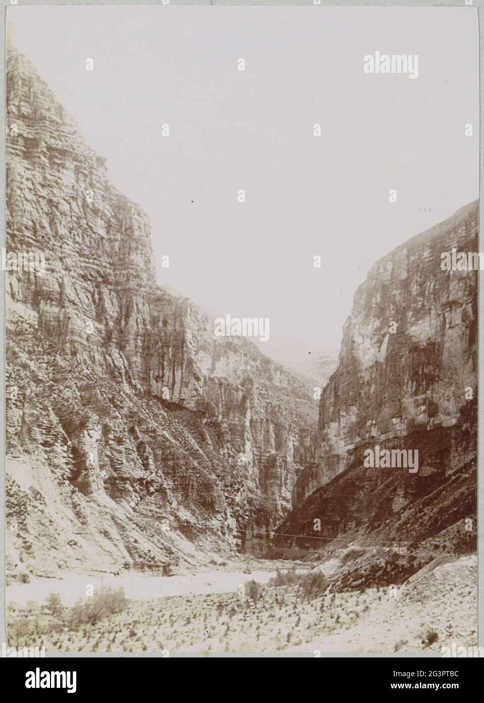 Gorge in the Gorges du Cians in the Alpes-Maritimes. Part of photo album from a French amateur photographer with recordings of trips in France, Spain, Belgium, Luxembourg and the Netherlands, the first automobiles and autoraces. Stock Photo