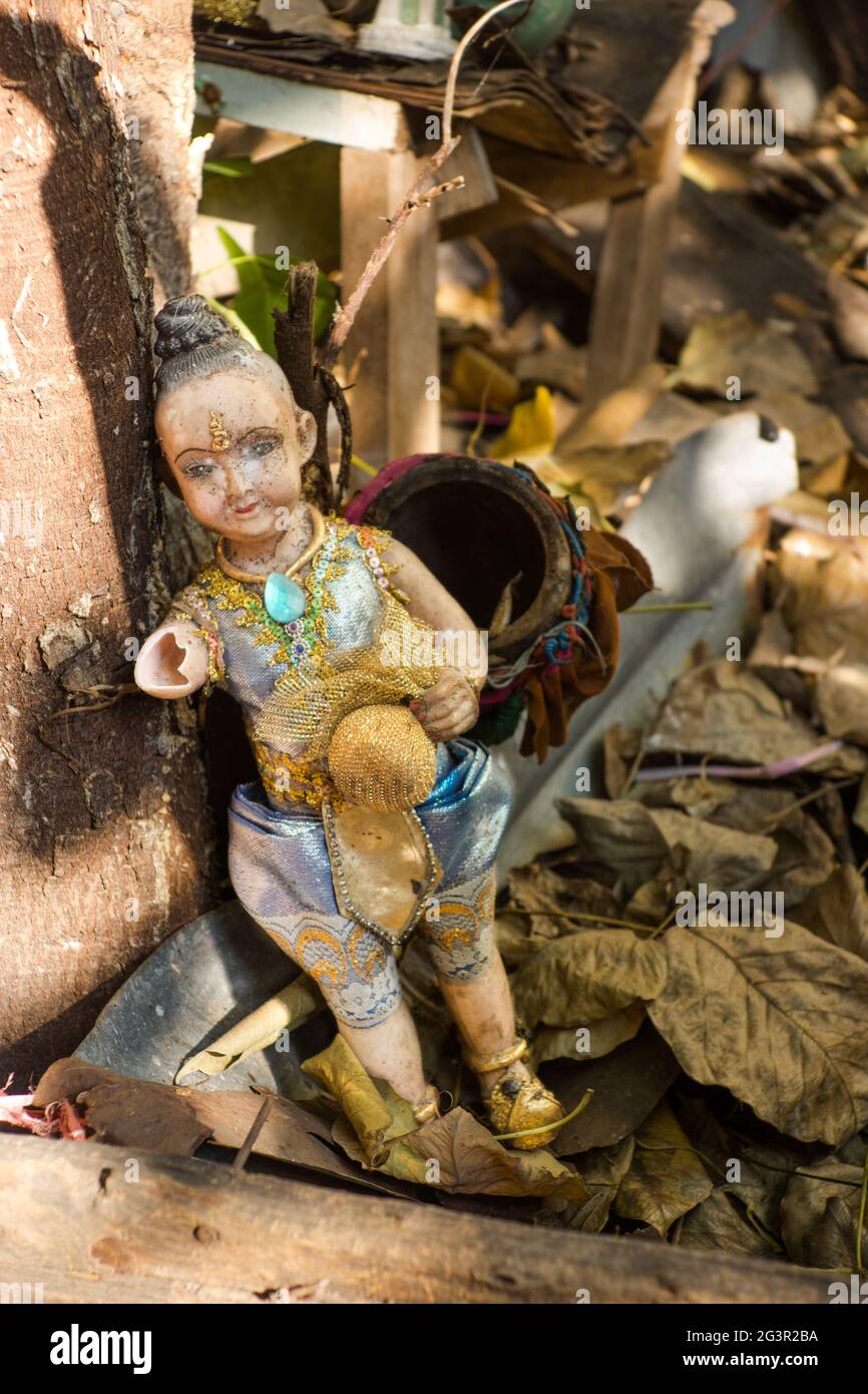 Broken idol hires stock photography and images Alamy