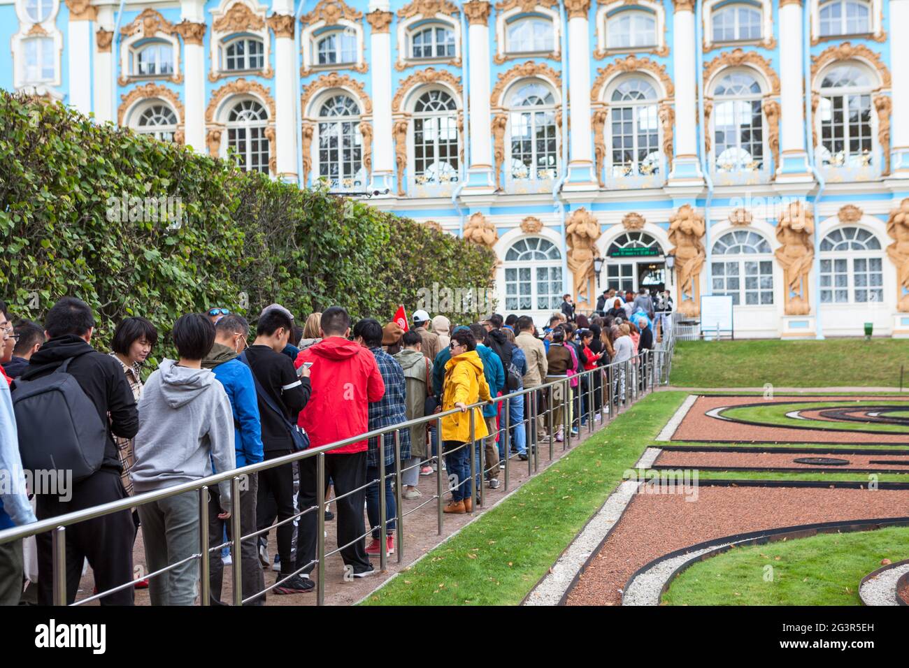 Pushkin town, St. Petersburg, Russia-circa Aug, 2019: Visitors stand in line in expectation to visit the Amber Room of the Great Catherine Palace. Mus Stock Photo