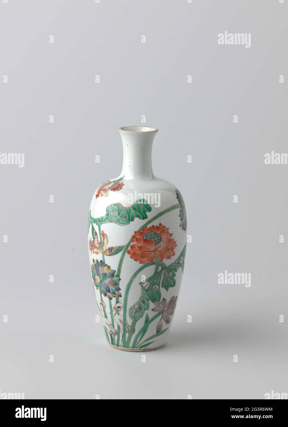 Ovoid Vase With Lotus, Cranes, Mandarin Ducks And Inscription. Egg-shaped vase of porcelain with short neck and spreading edge, painted on the glaze in blue, red, green, yellow, eggplant and black. On the wall large lotus plants between which two cranes and two flying mandarin ducks; On the other hand, an inscription dated the 8th month of 1888, signed with Yun Shui [...] Zhu. Edge sanded. Old label on the underside with 'Lot 20 24/2/04 6123.'. Famille Verte. Stock Photo