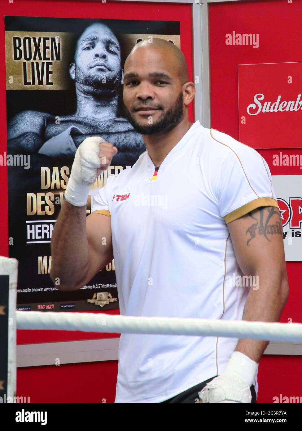German-Cuban heavyweight boxer Yoan Pablo Hernandez from SES-Boxing Stock  Photo - Alamy