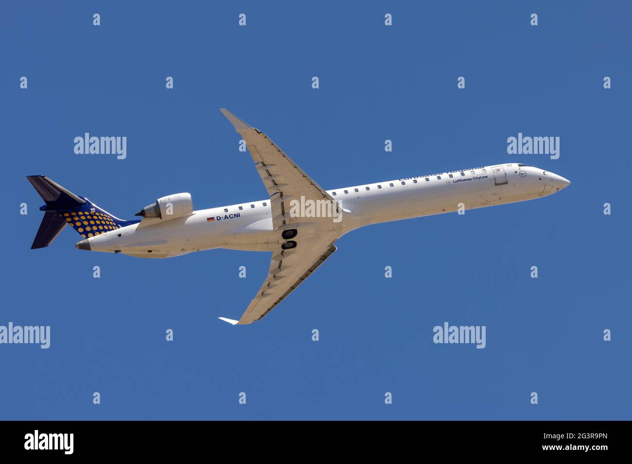 Crj 900 ng hi-res stock photography and images - Alamy
