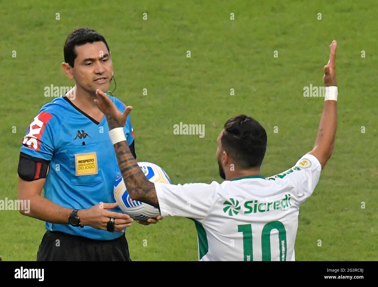 Soccer Football Brasileiro Championship America Mineiro V Cuiaba Estadio Independencia Belo Horizonte Brazil June 17 21 Cuiaba S Clayson Remonstrates With Referee Moraes De Sousa Reuters Washington Alves Stock Photo Alamy