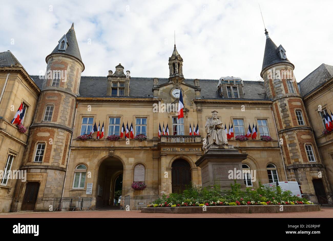 Successively a convent, a luxury dwelling and a tax office, this 19th-century building in Melun is now the Town Hall. Parisian region, France. Stock Photo