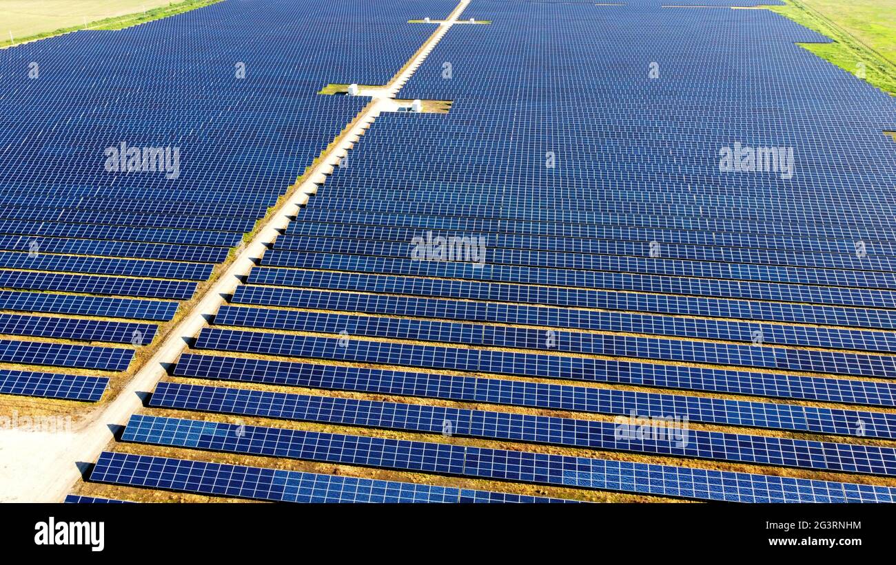 Drone flight over solar panels hi-res stock photography and images - Alamy