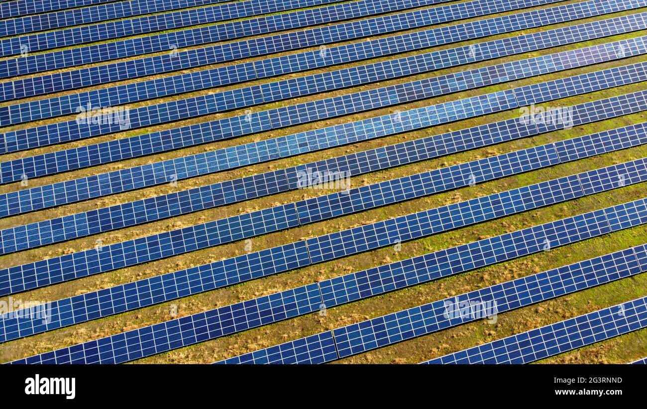 Drone flight over solar panels hi-res stock photography and images - Alamy