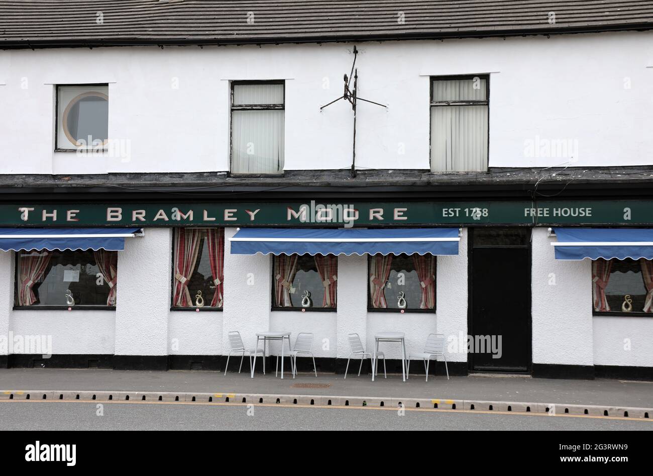 The Bramley Moore pub on Regent Road at Liverpool Dockside Stock Photo