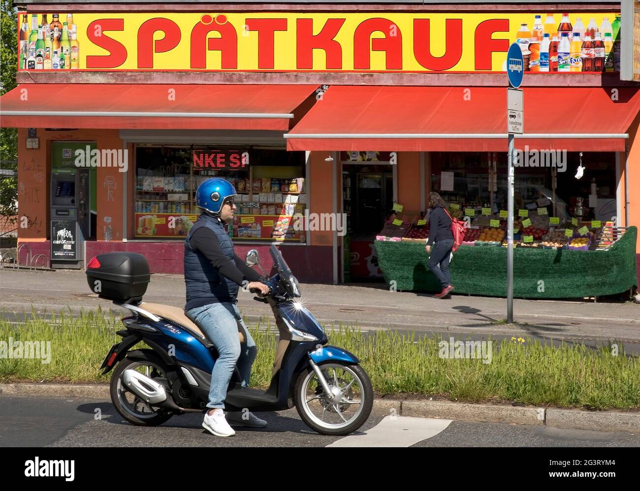 Road kiosk hi-res stock photography and images - Alamy